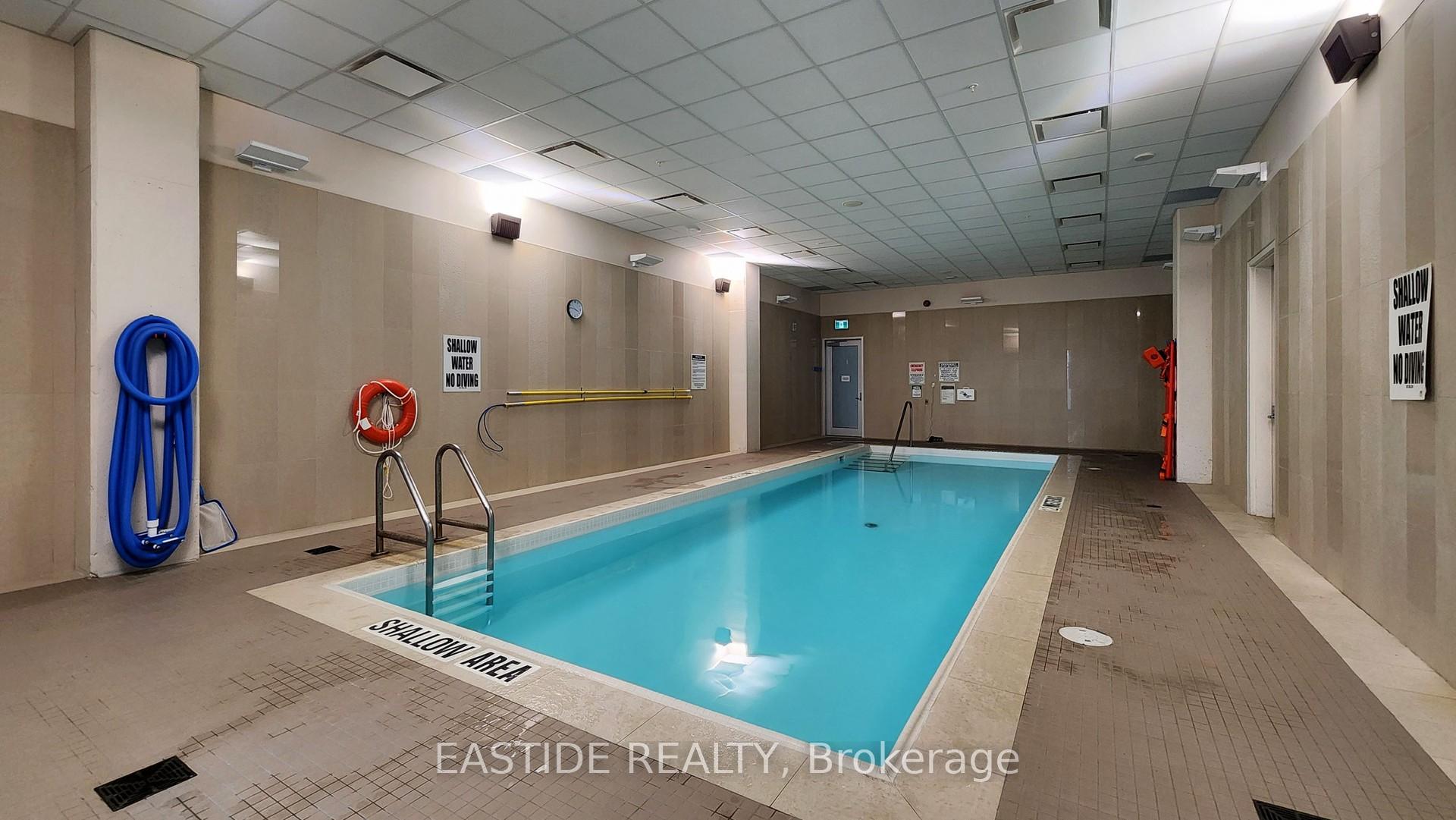 2 Bedrooms Condo at 88 Harbour, Toronto For sale