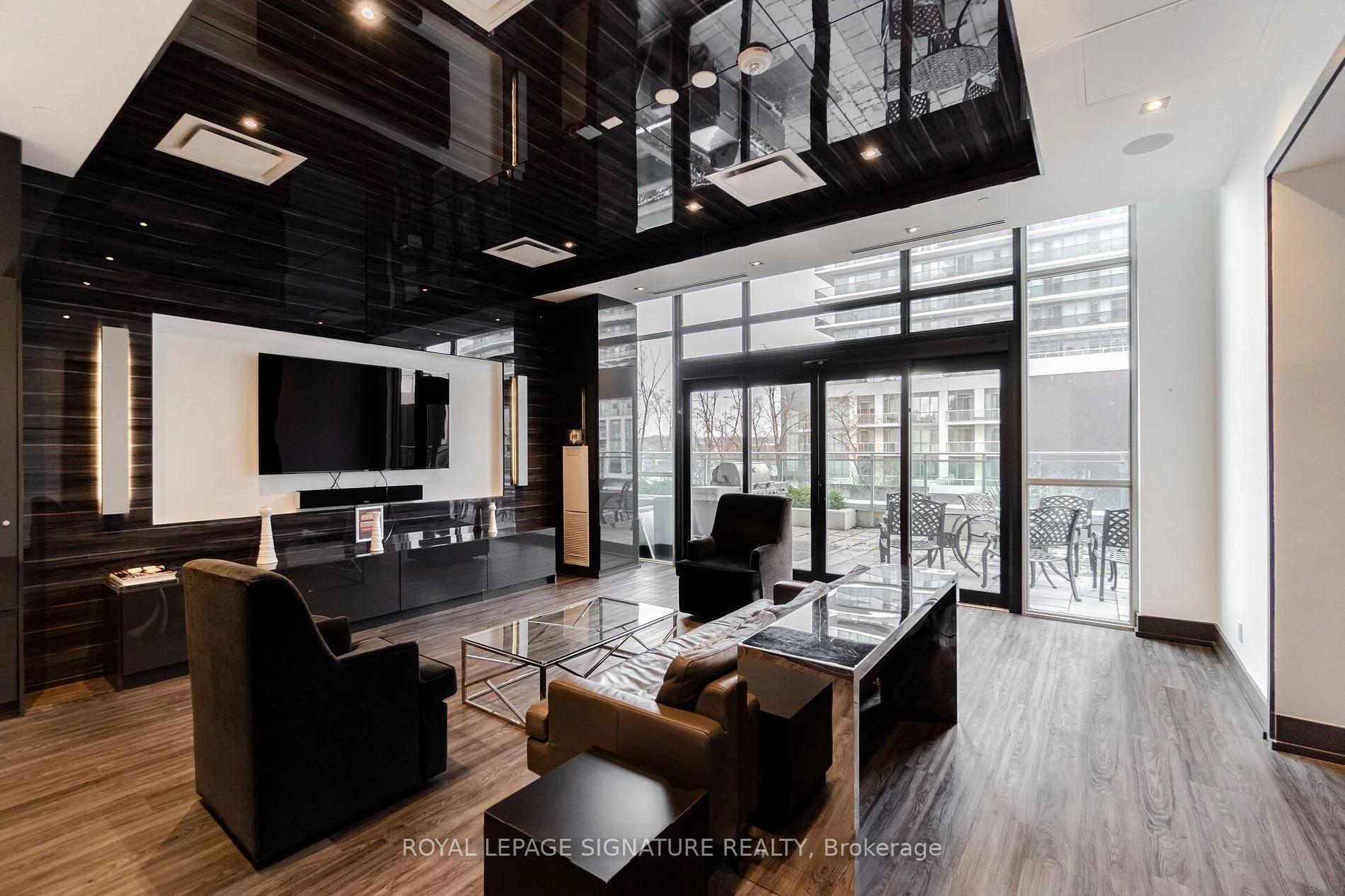 2 Bedrooms Condo at 33 Shore Breeze, Toronto For sale