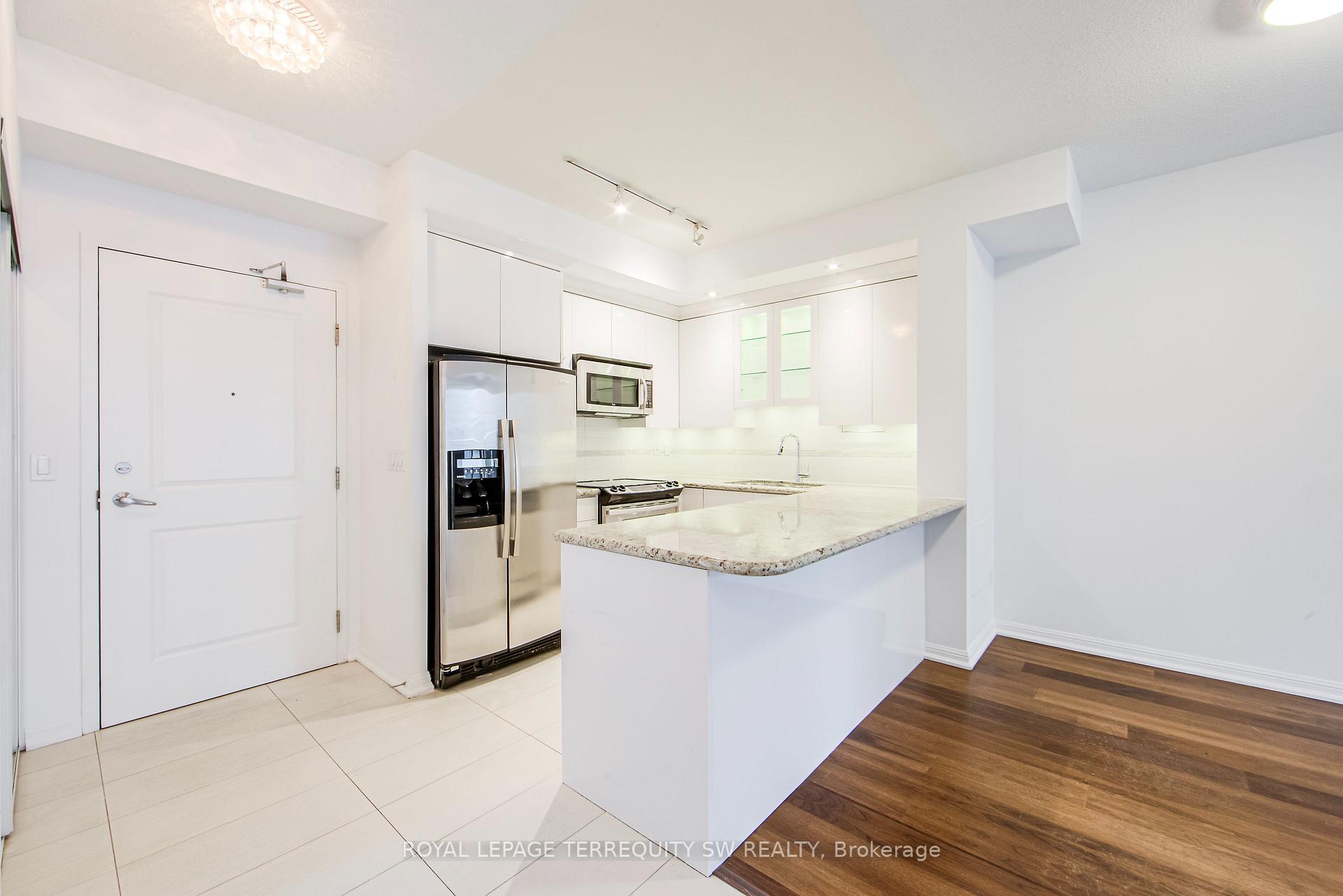 3 Bedrooms Condo at 628 Fleet, Toronto For sale