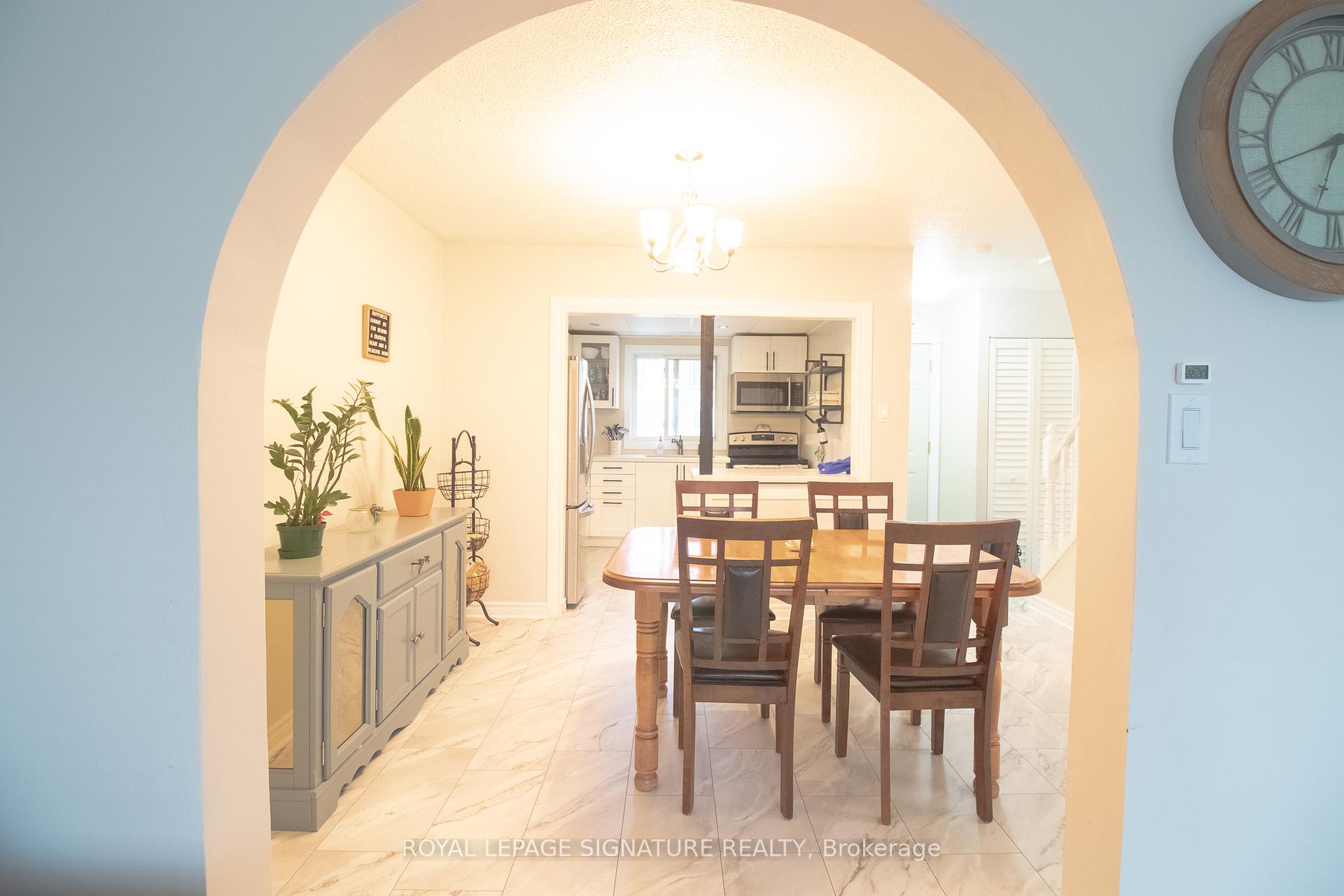 4 Bedrooms Condo at 10 Angus, Hamilton For sale