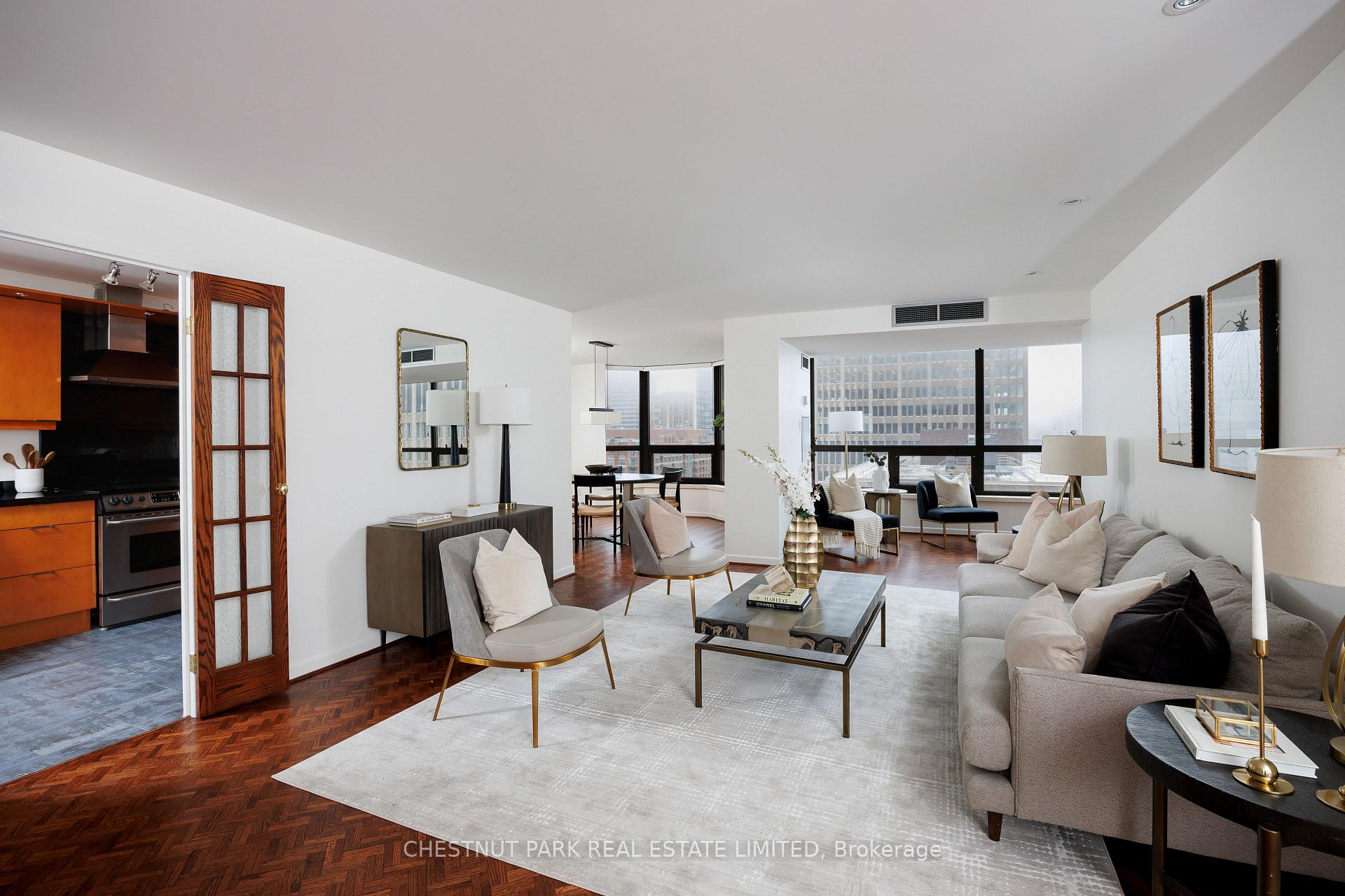 3 Bedrooms Condo at 62 Wellesley, Toronto For sale