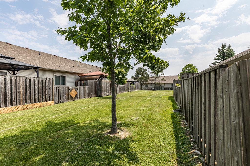 2 Bedrooms Condo at 130 Southbrook, Hamilton For sale