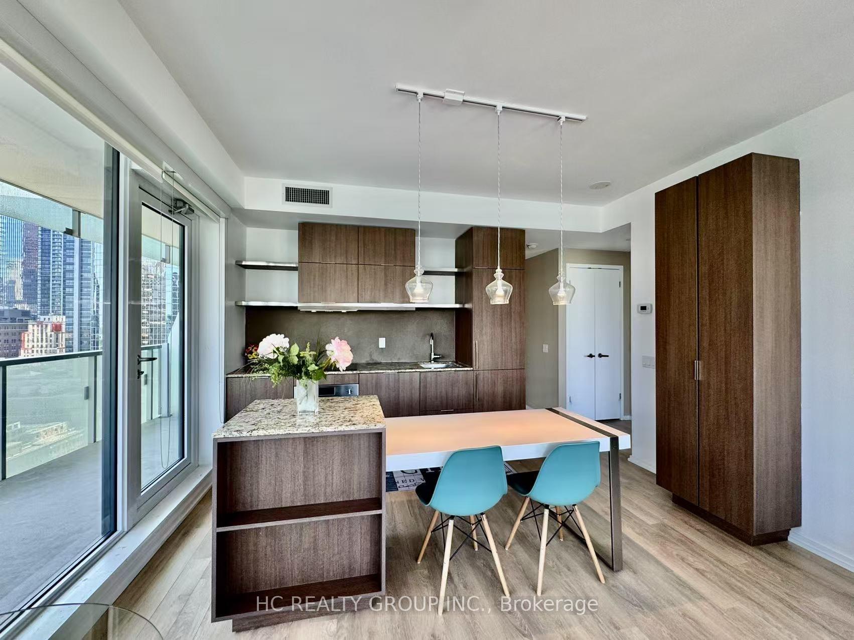 2 Bedrooms Condo at 197 Yonge, Toronto For sale