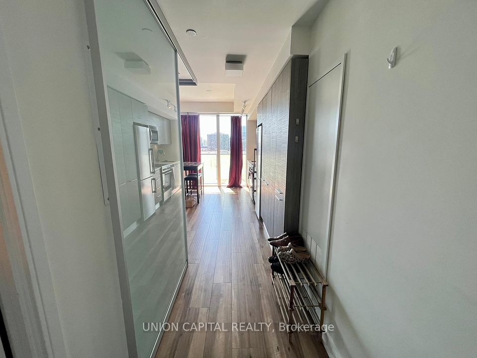 28 Wellesley E