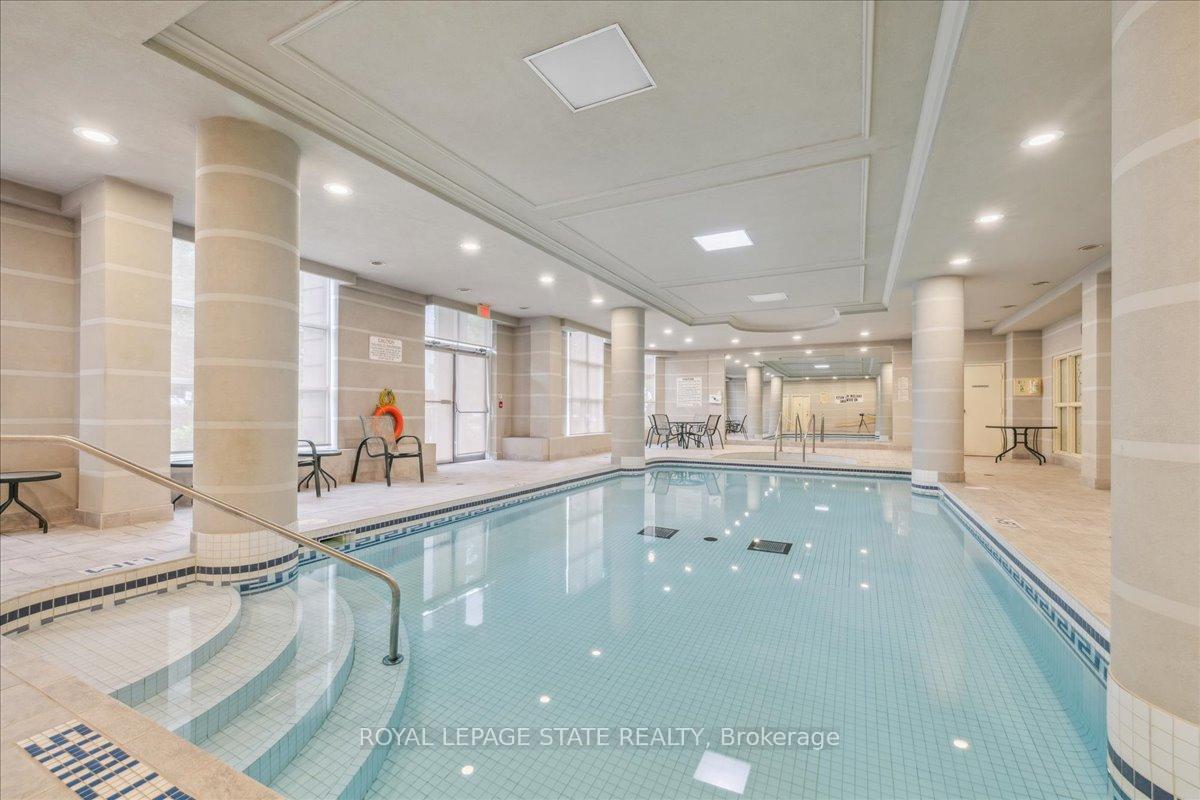 2 Bedrooms Condo at 442 Maple, Burlington For sale