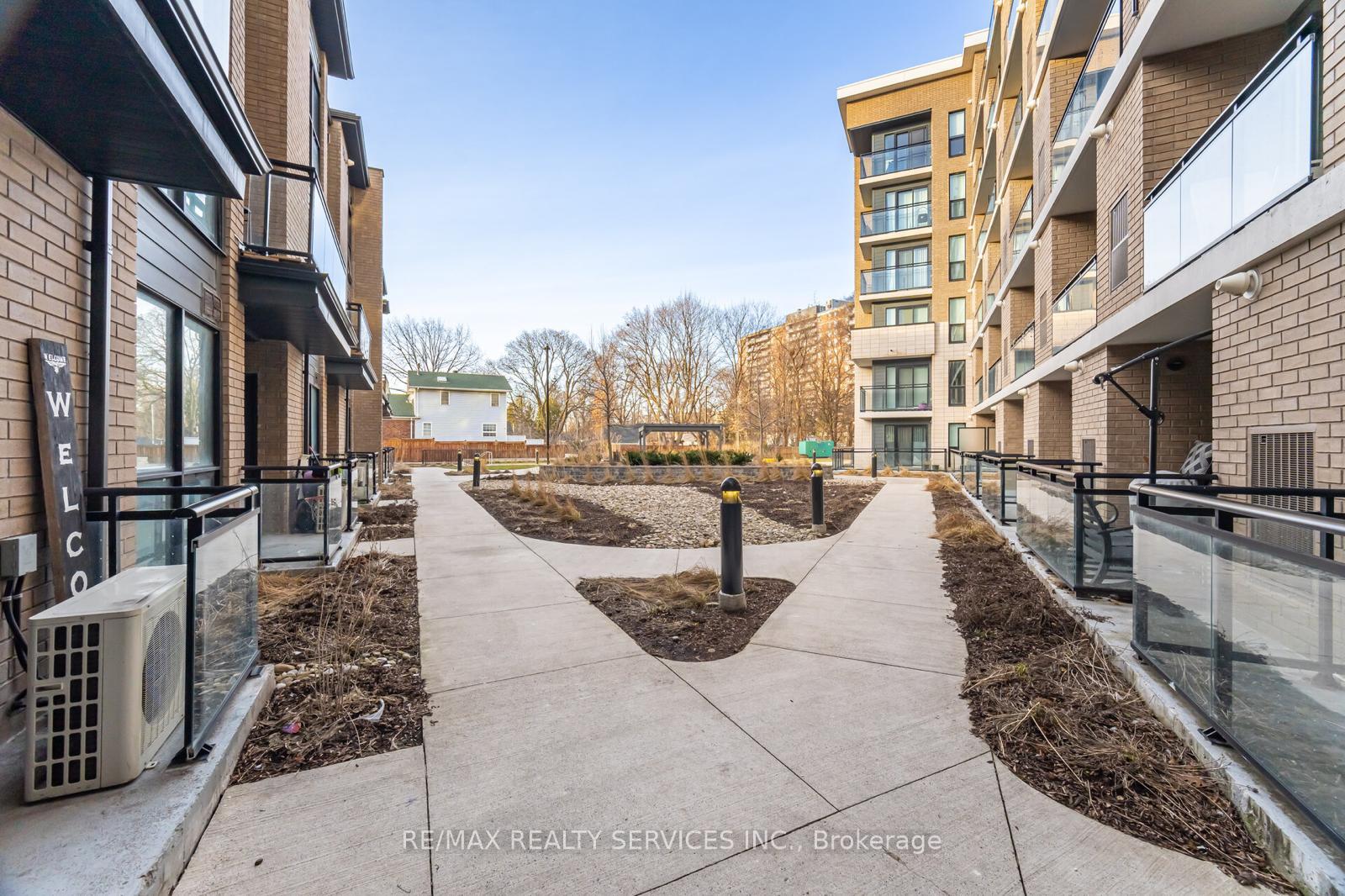 3 Bedrooms Condo at C-3 Falaise,  Toronto For sale
