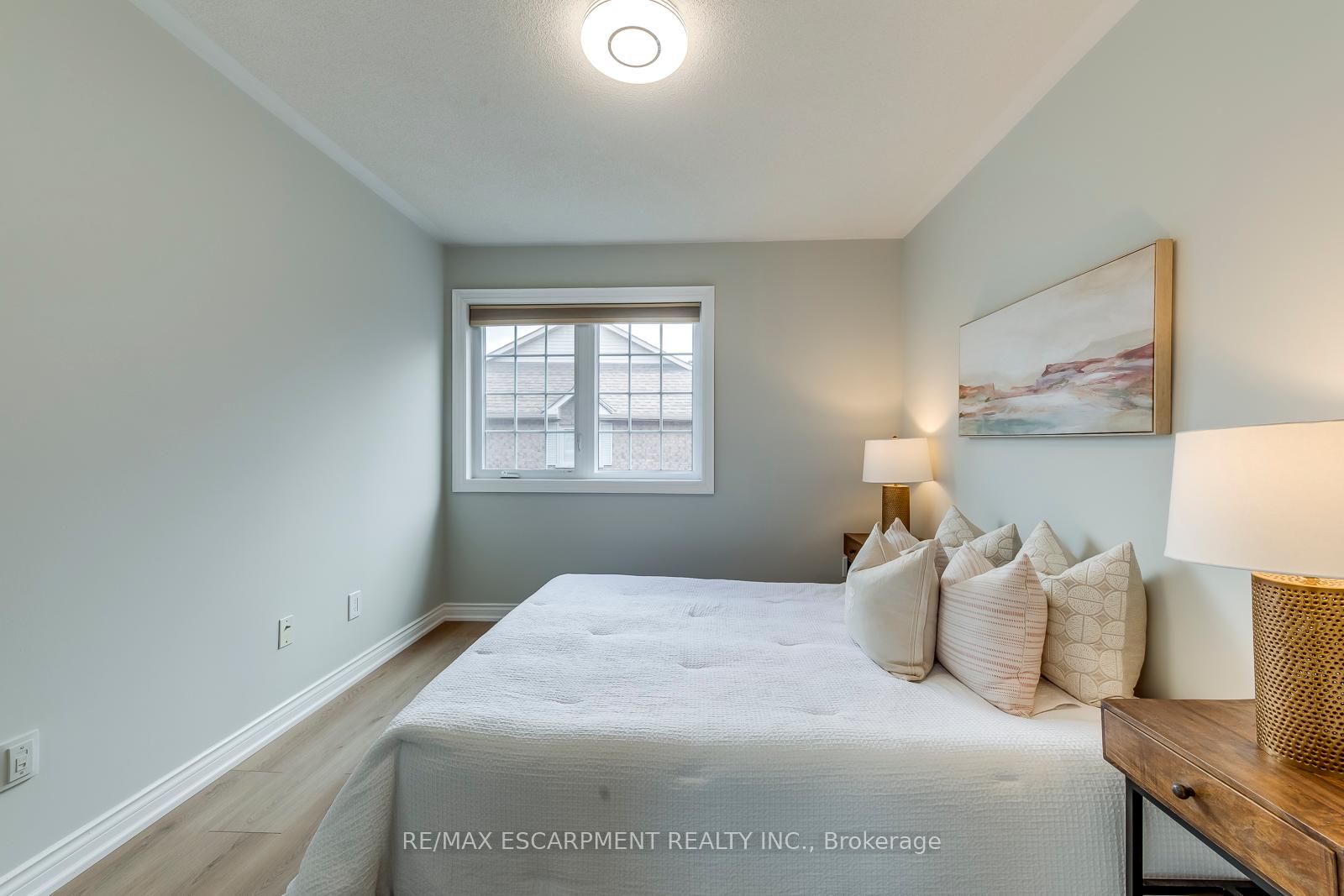 3 Bedrooms Condo at 2880 Headon Forest,  Burlington For sale