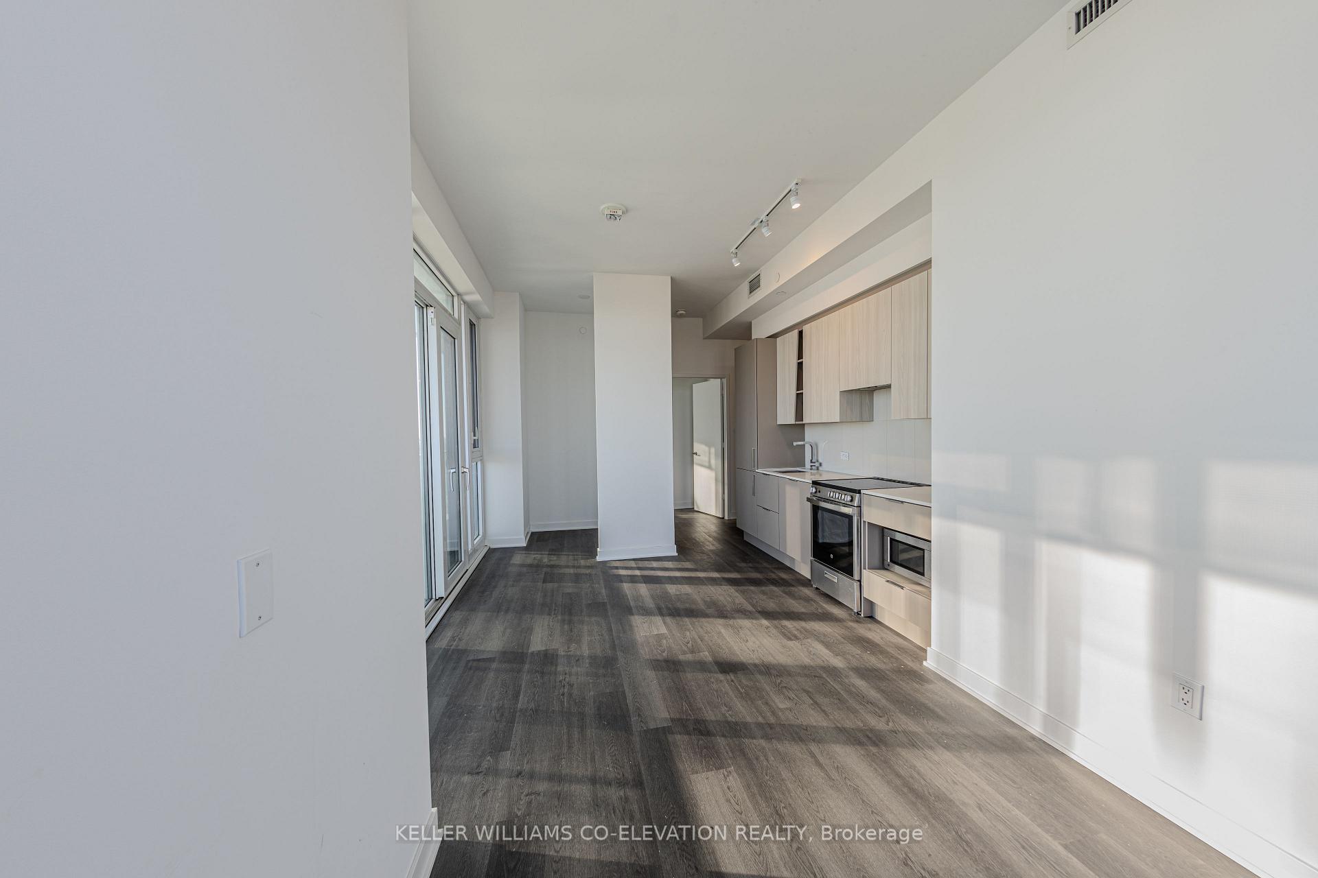 3 Bedrooms Condo at 3900 Confederation, Mississauga For sale