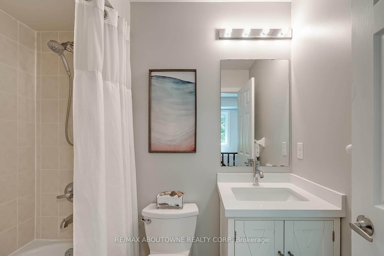 3 Bedrooms Condo at 233 Duskywing, Oakville For sale