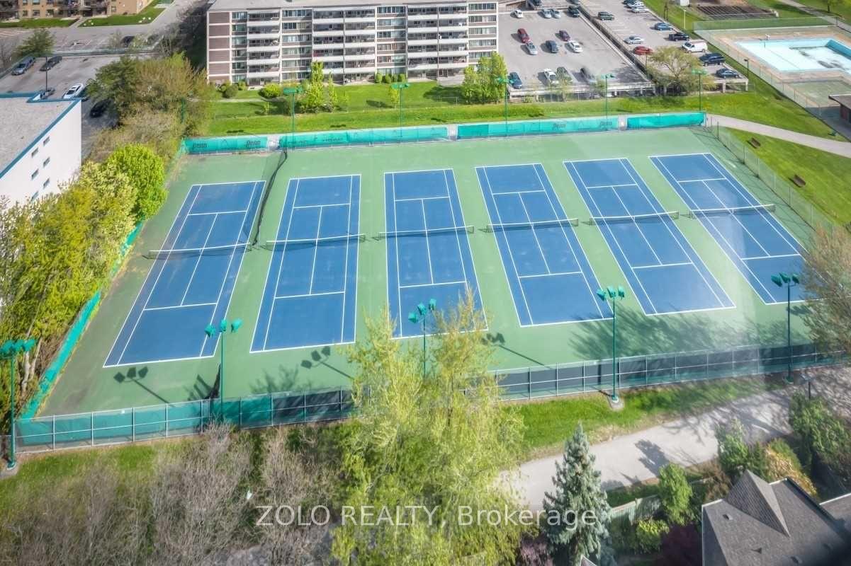 1 Bedroom Condo at 21 Overlea,  Toronto For sale