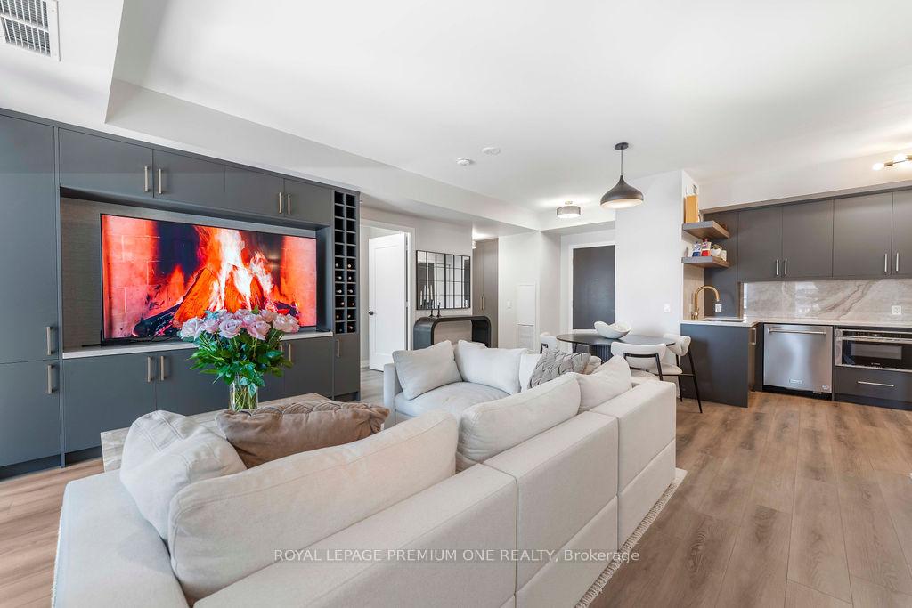 2 Bedrooms Condo at 9000 Jane, Vaughan For sale