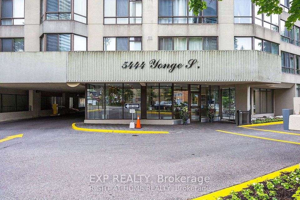 5444 Yonge