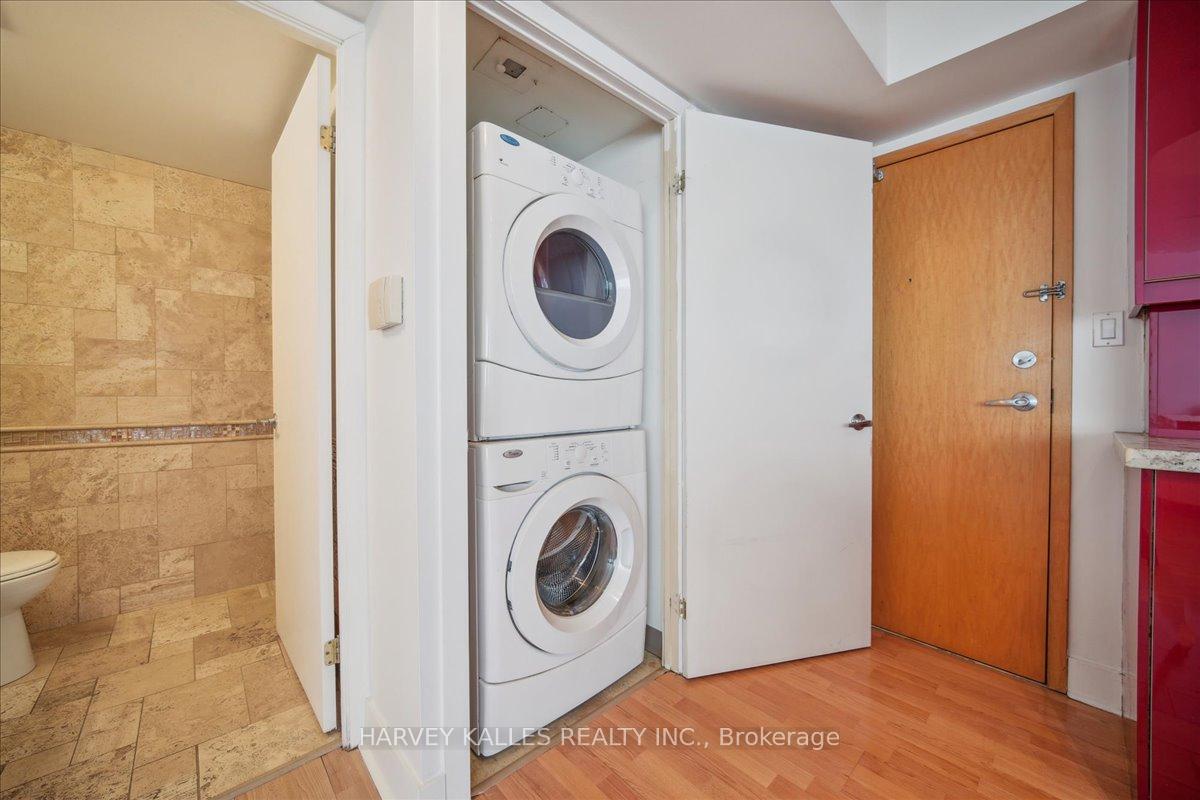 2 Bedrooms Condo at 550 Queens, Toronto For sale