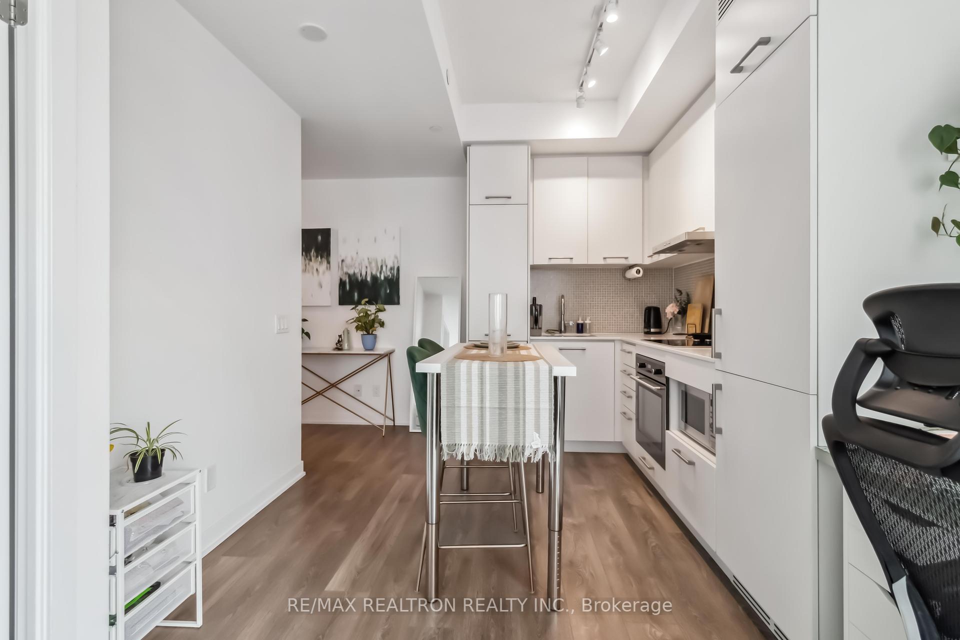 1 Bedroom Condo at 87 Peter,  Toronto For sale