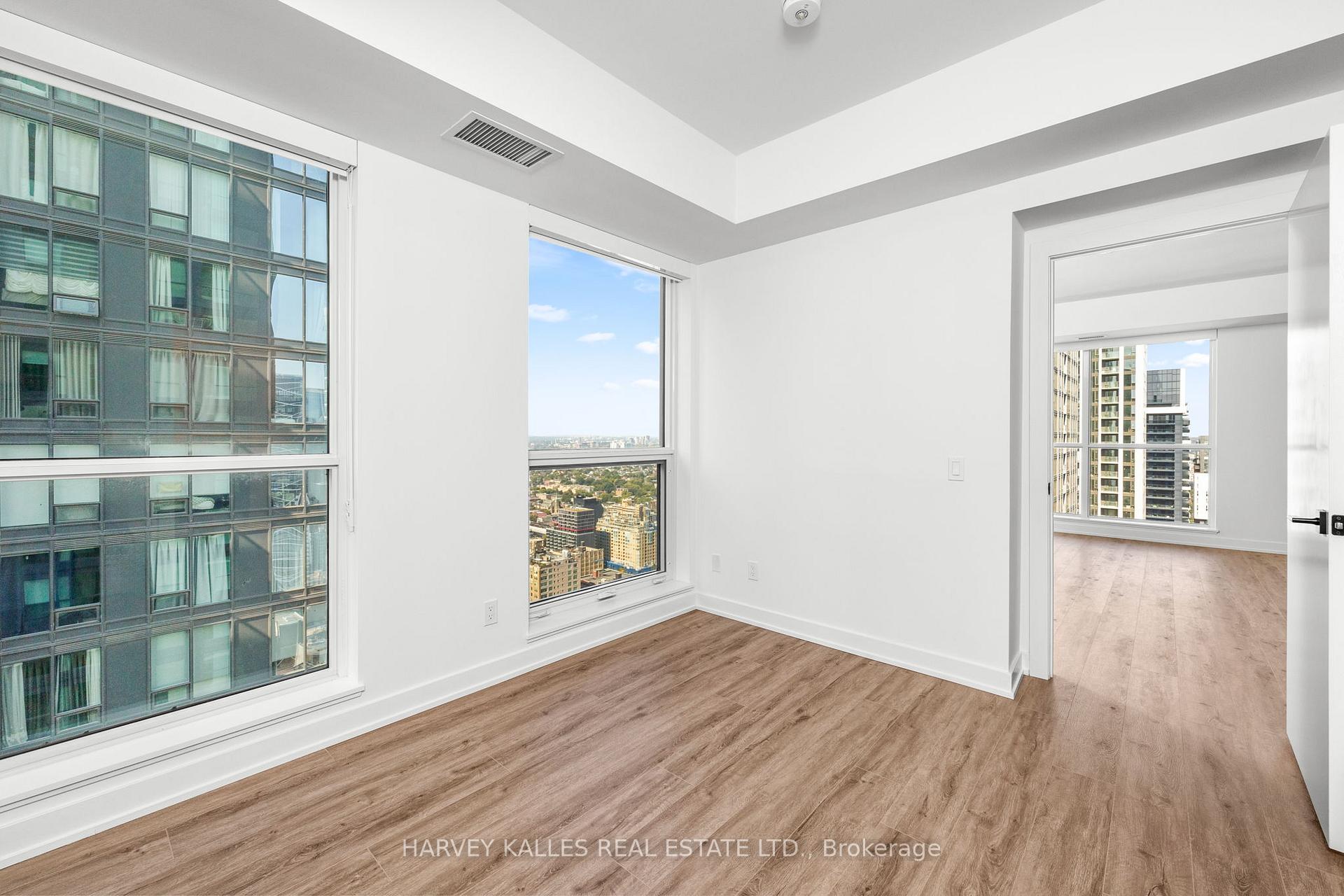 327 King Street W 4205
