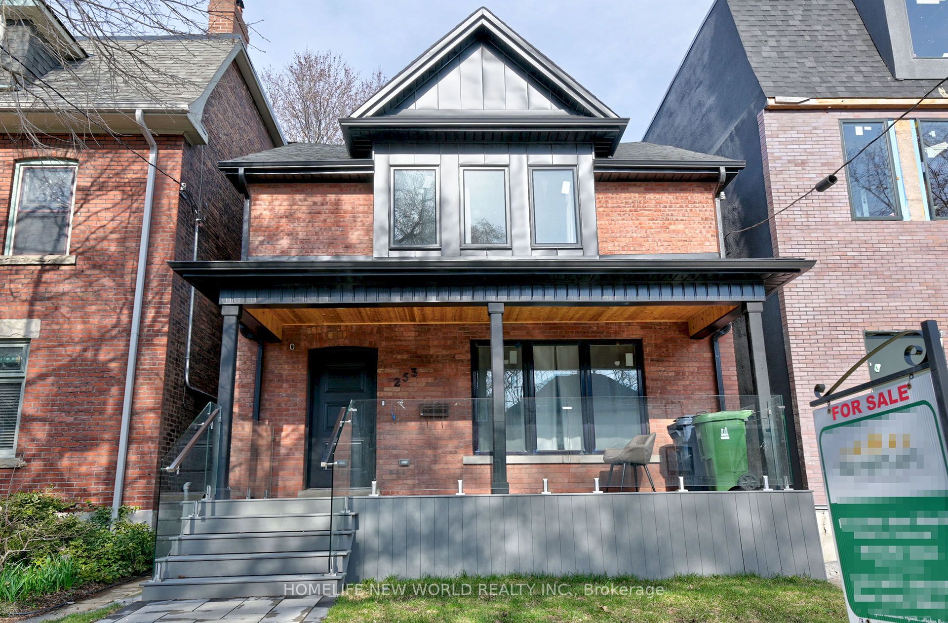 253 Albany Avenue, Toronto, ON M5R 3C7
