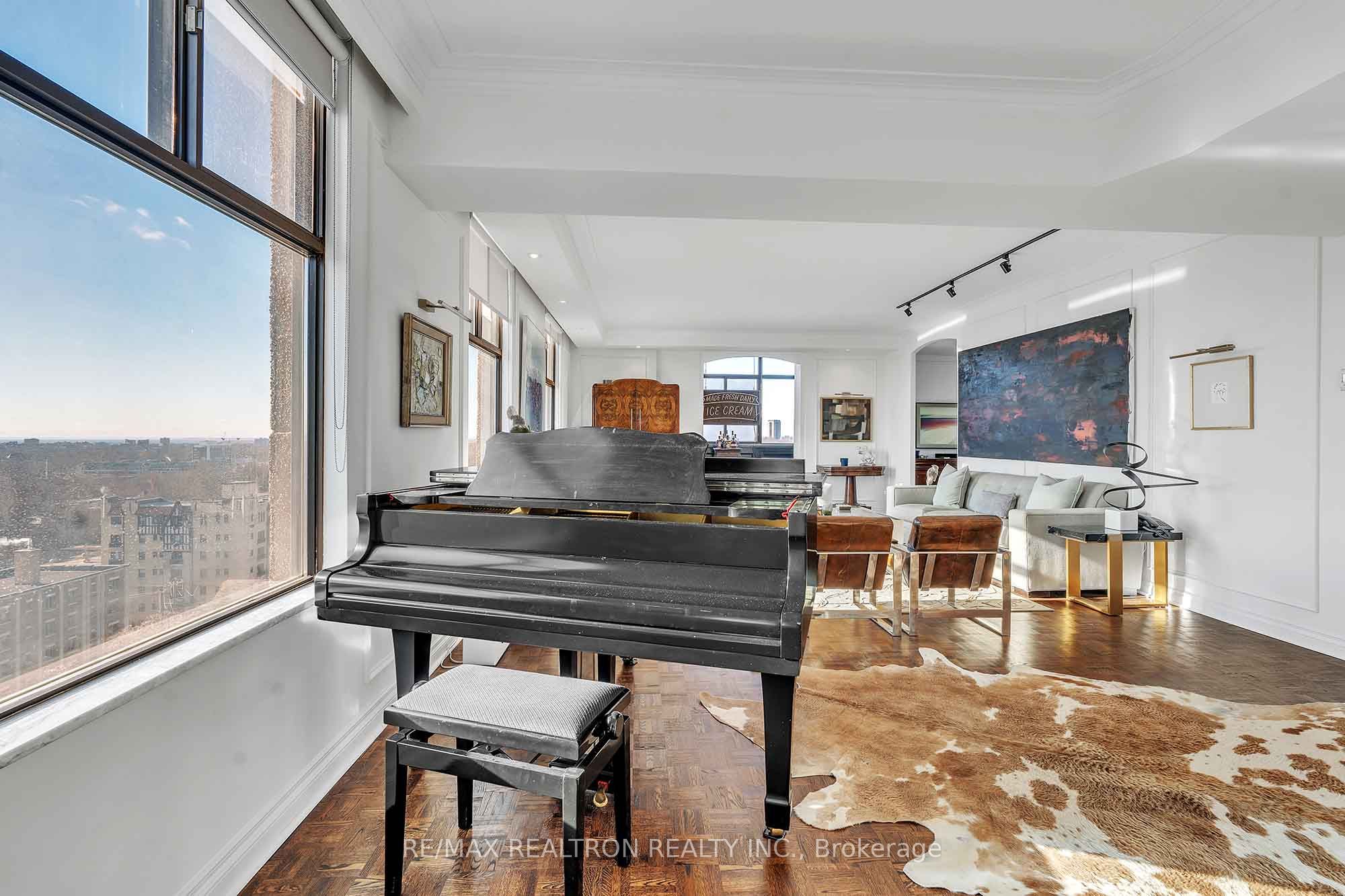 423 Avenue Road, #12