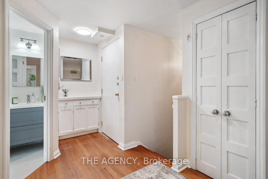 2 Bedrooms Condo at 105 Heath, Toronto For sale