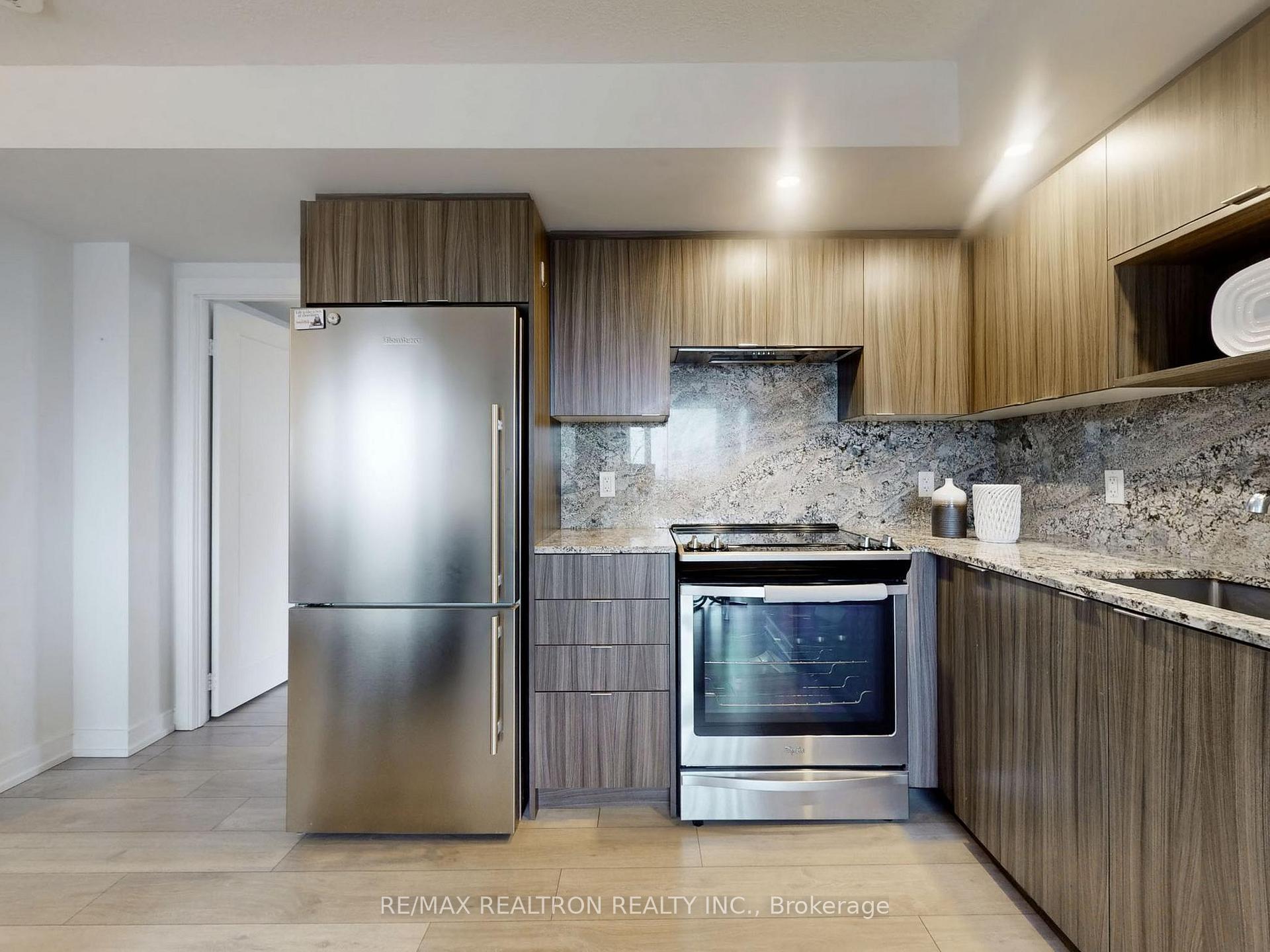 2 Bedrooms Condo at 225 Village Green, Toronto For sale