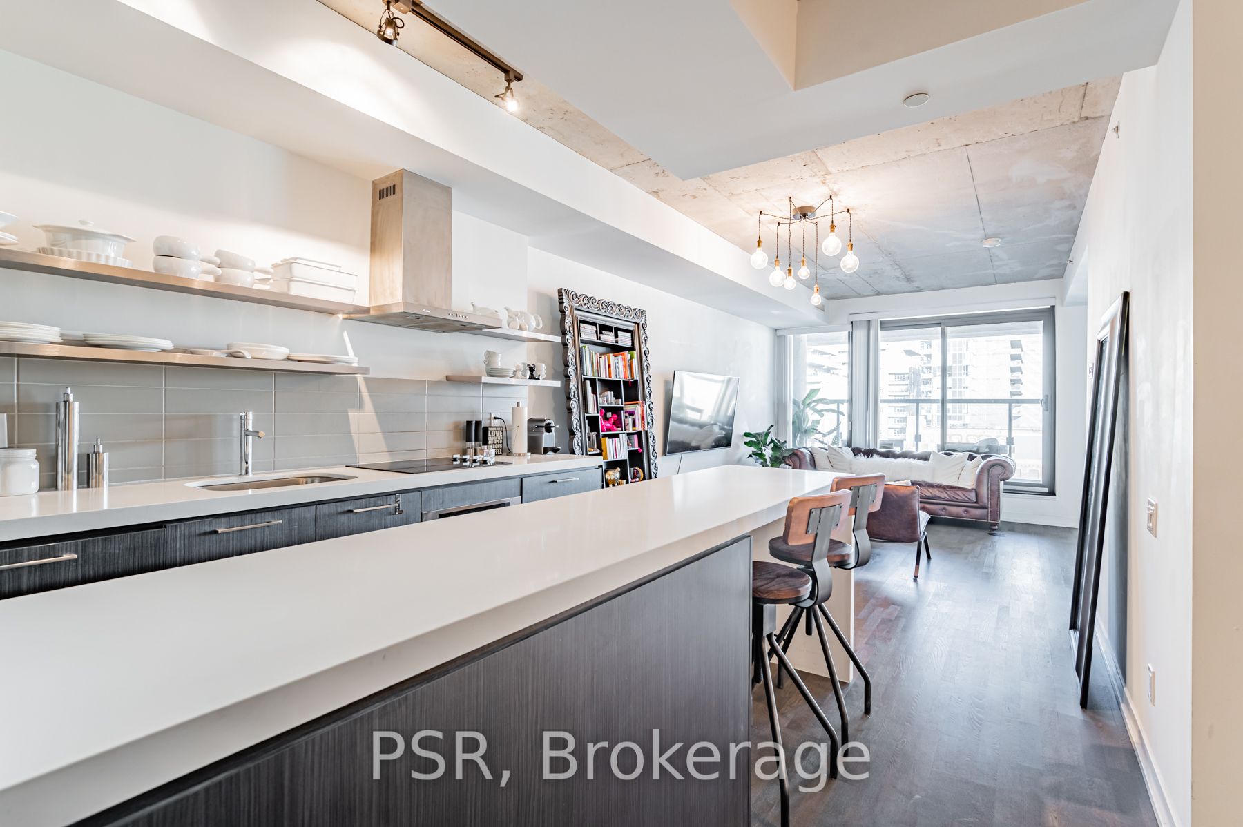 560 King Street W, #610