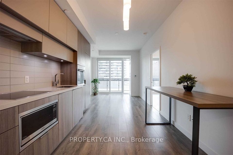 8 Eglinton Avenue