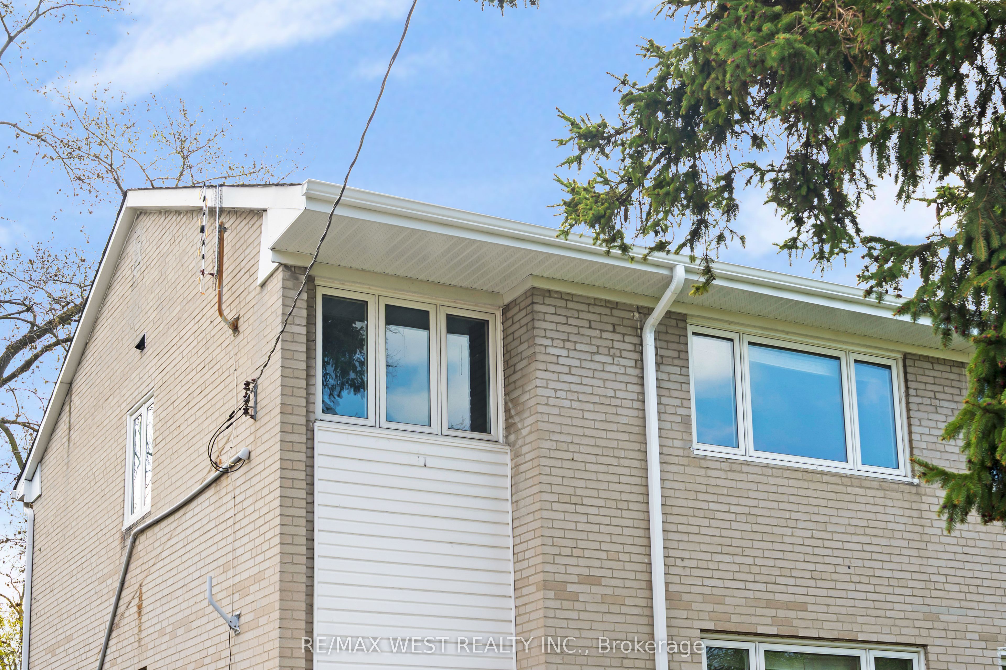 2 Cabot Court, Toronto, ON M9A 2H4