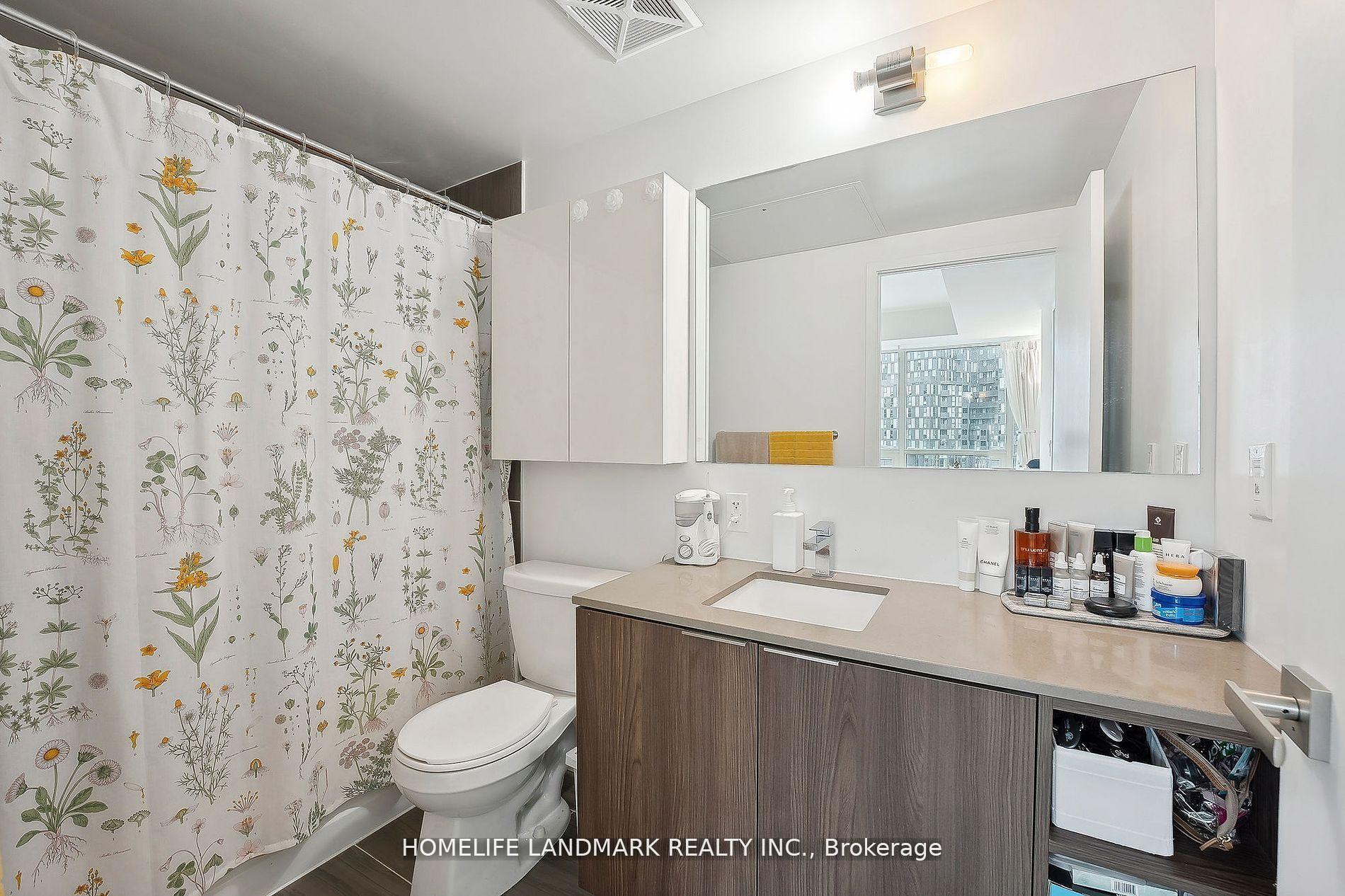 3 Bedrooms Condo at 31 Tippett,  Toronto For sale