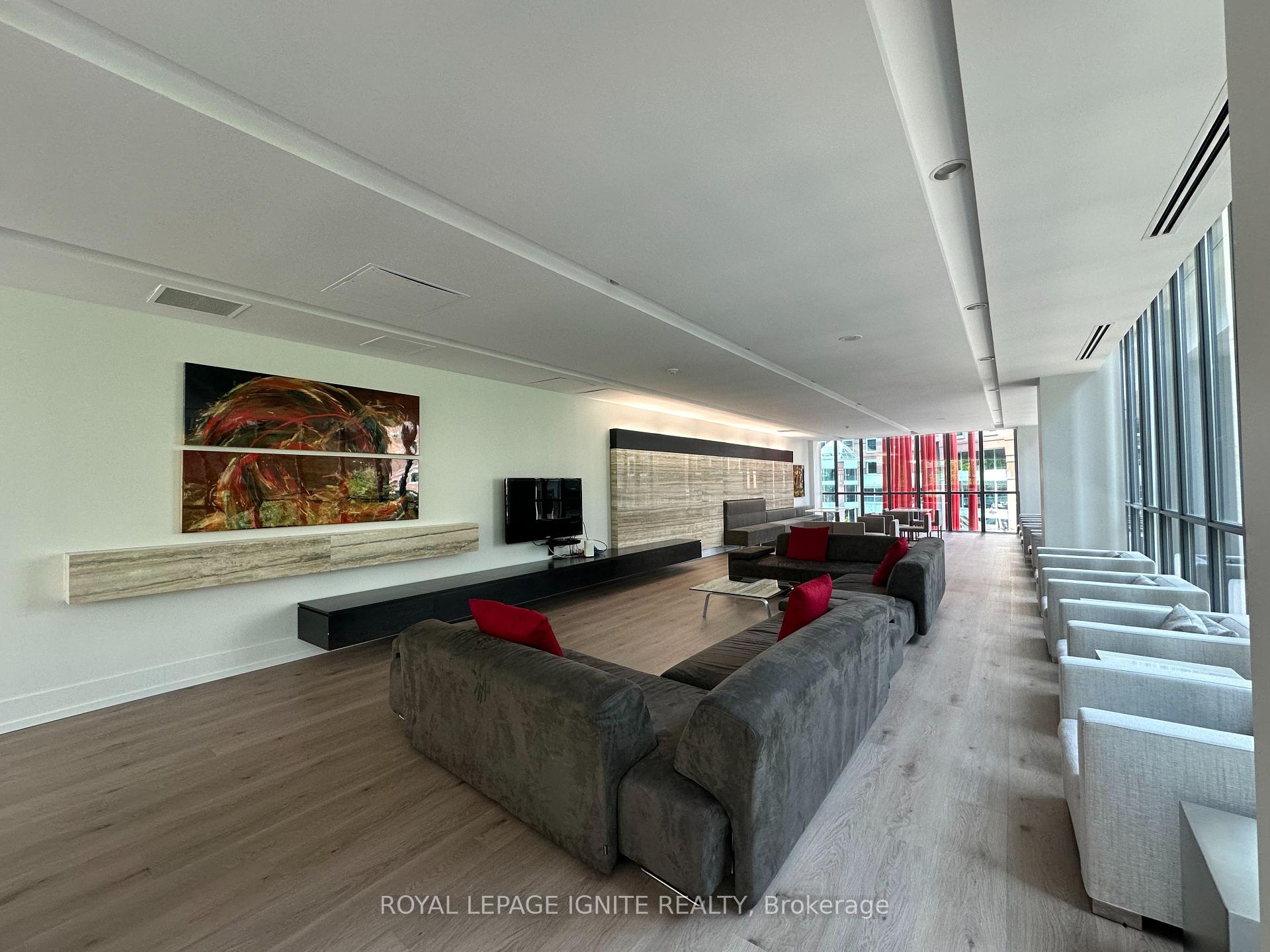 2 Bedrooms Condo at 110 Charles, Toronto For sale