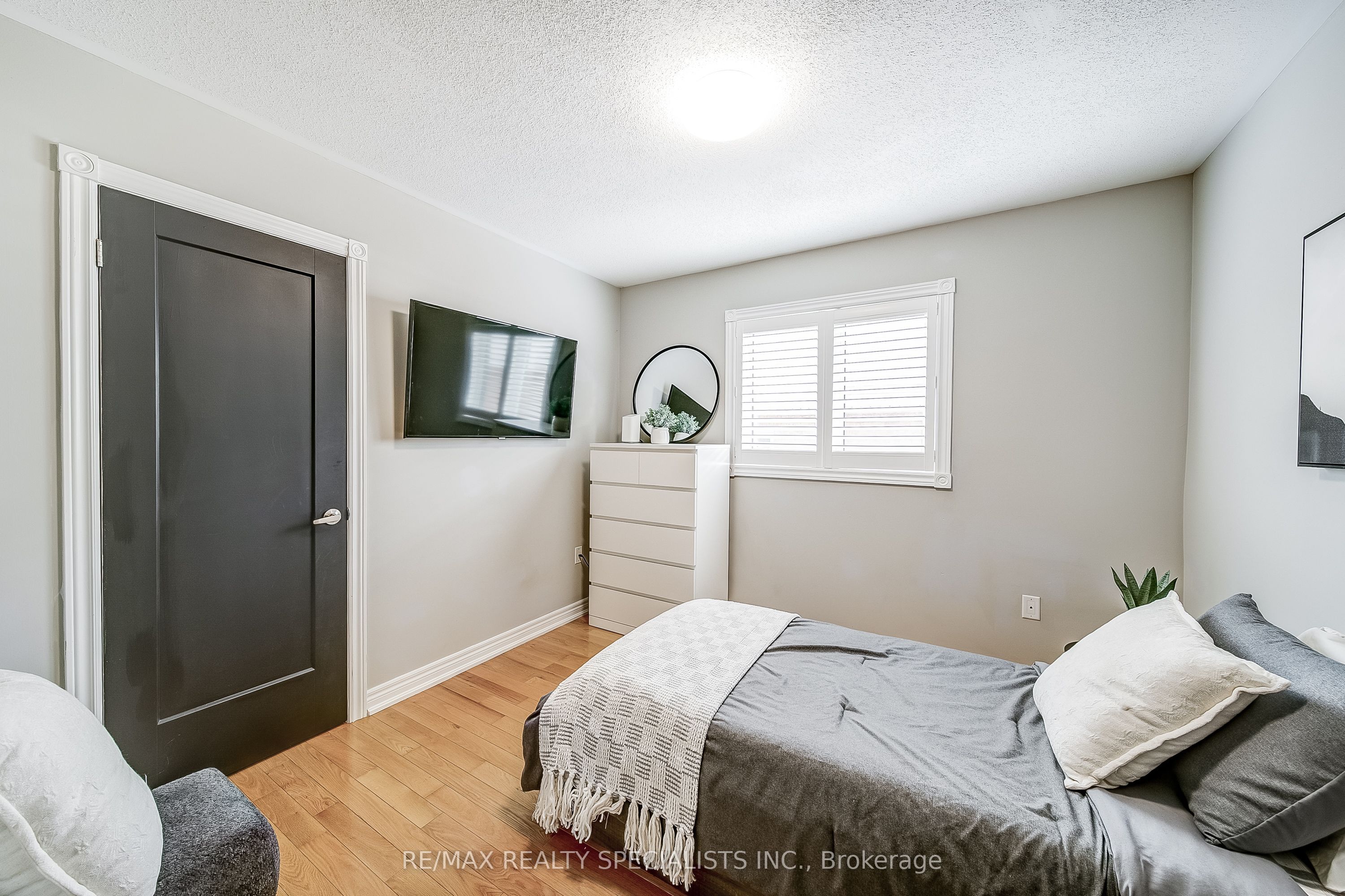 8 Wyman Crescent