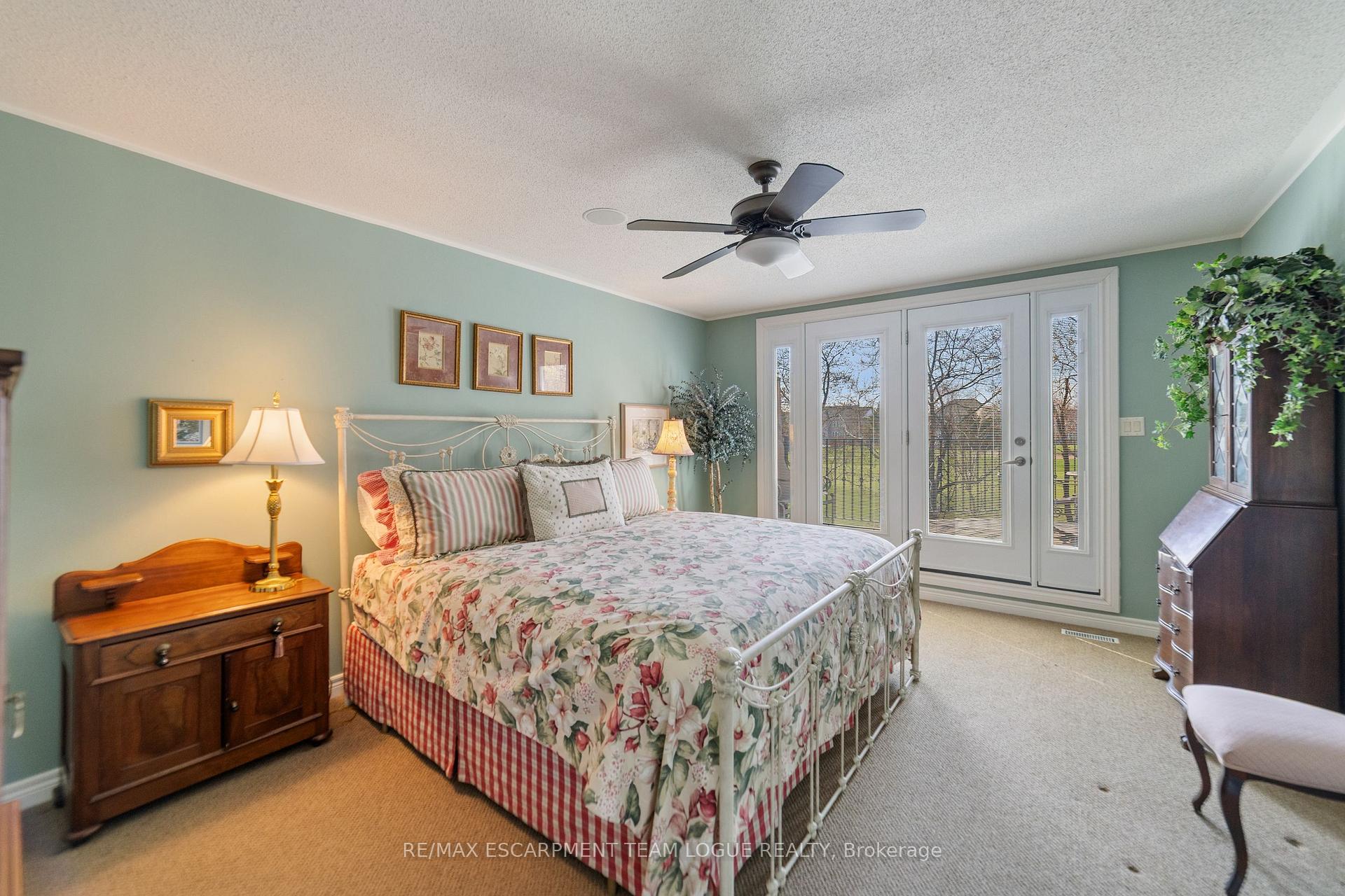 3 Bedrooms Semi-Detached at 4144 STONEBRIDGE,  Burlington For sale