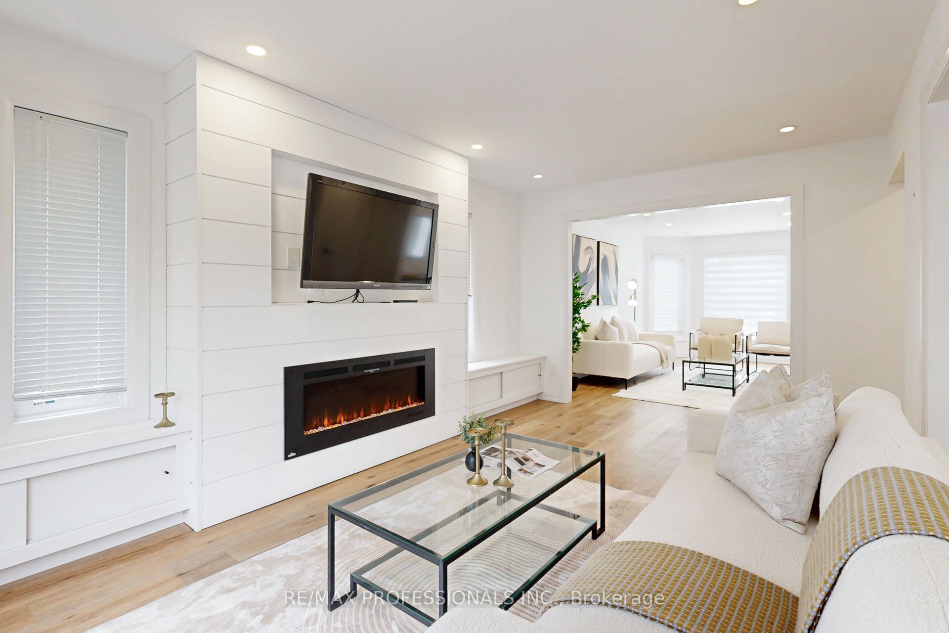 1327 Greenwood Crescent