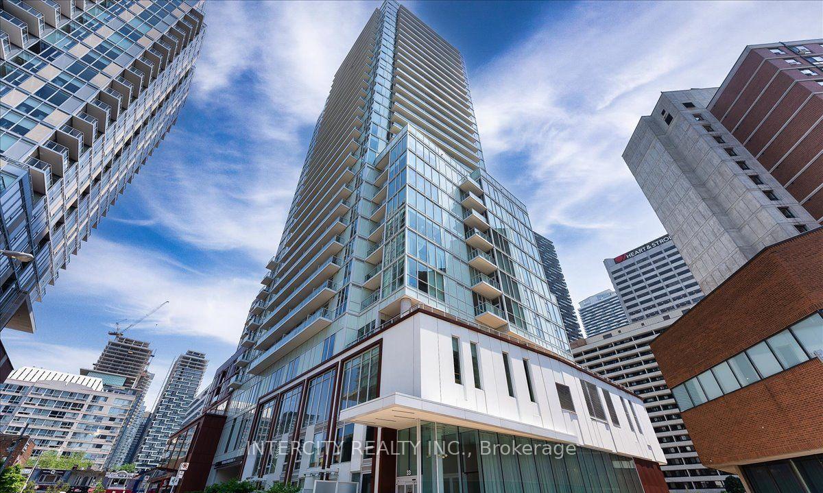 3 Bedrooms Condo at 33 Helendale, Toronto For sale