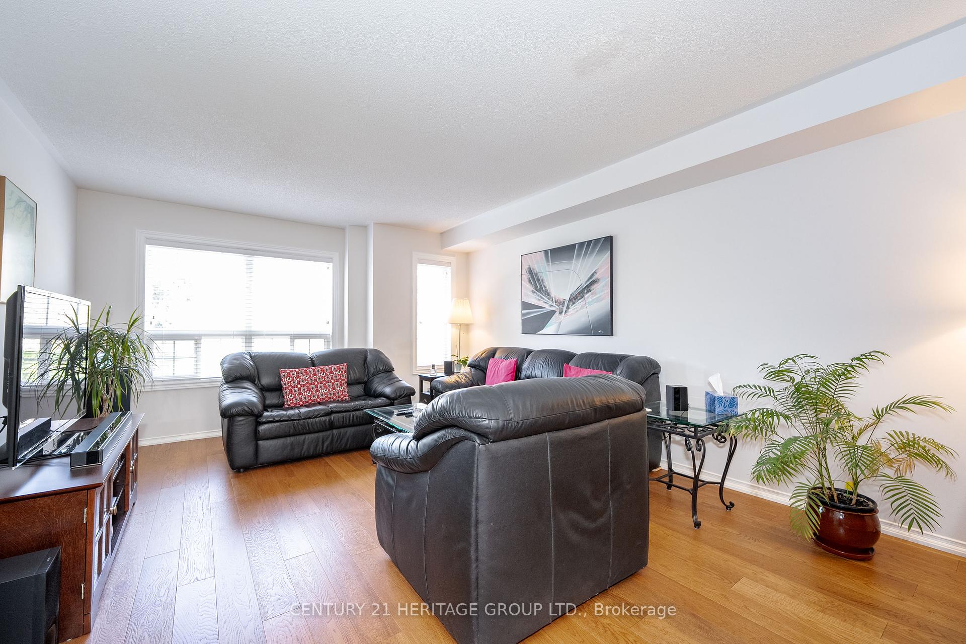 3 Bedrooms Condo at 124 Rory,  Toronto For sale