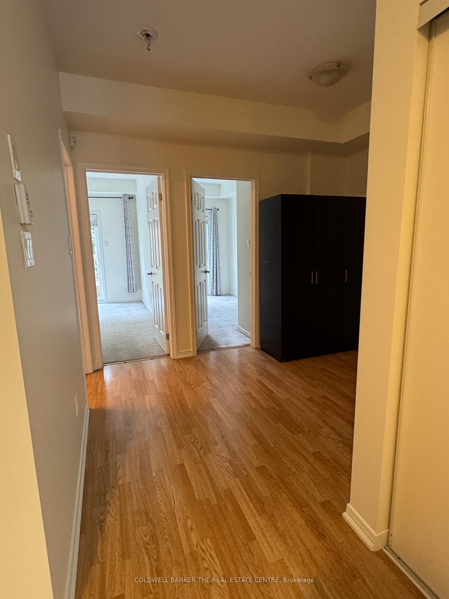 3 Bedrooms Condo at 19 Coneflower, Toronto For sale