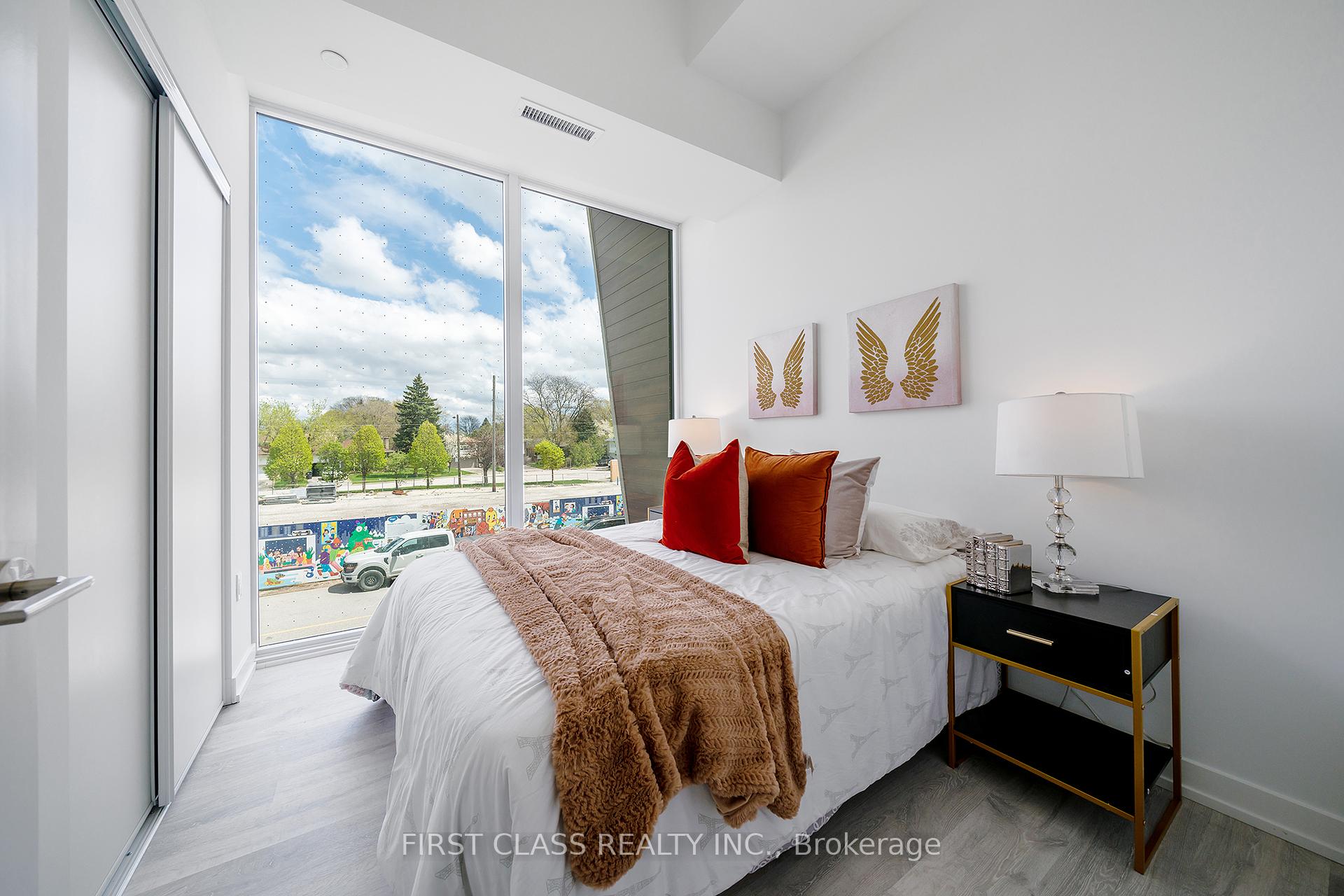 3 Bedrooms Condo at 8 Olympic Gdn, Toronto For sale