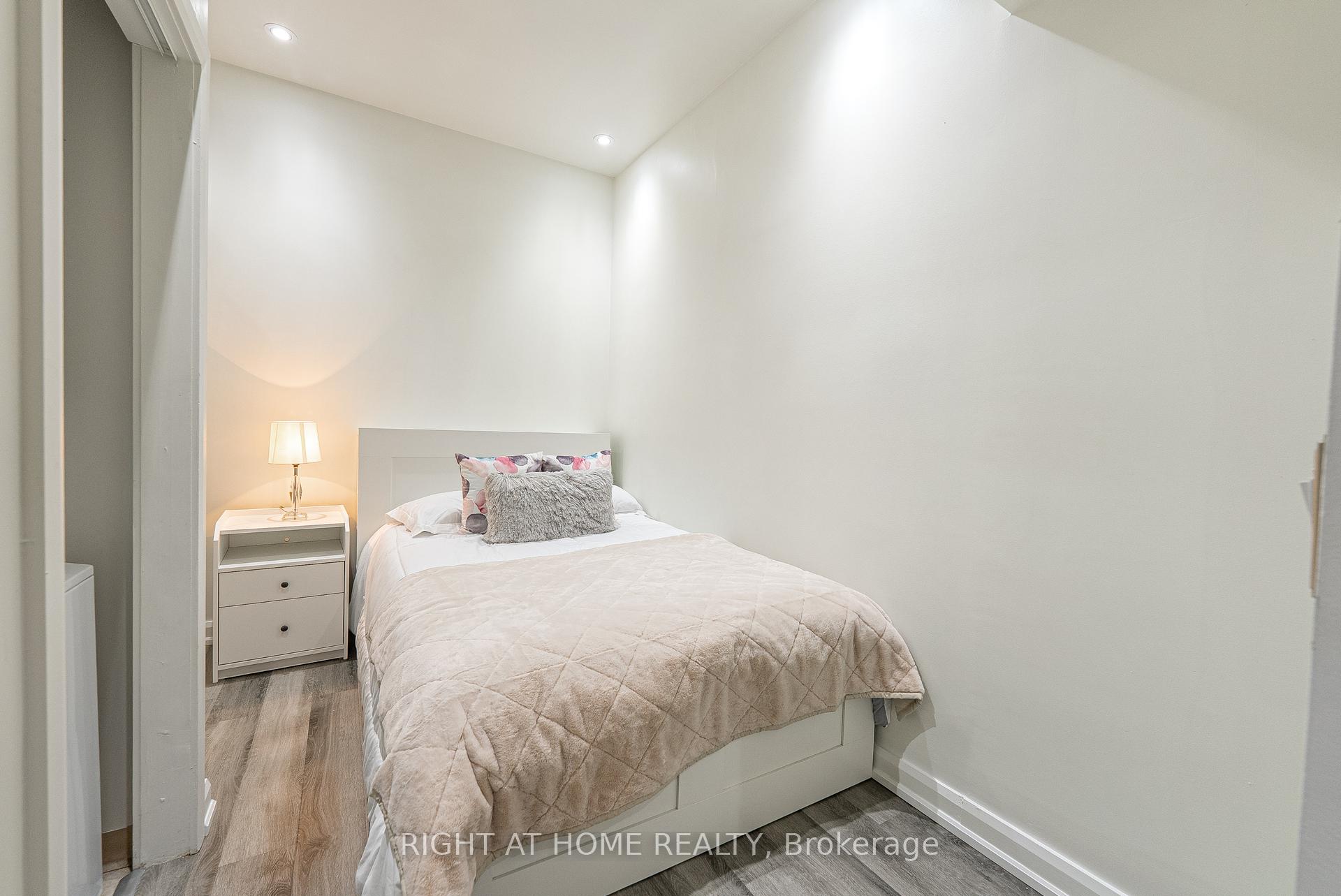 2 Bedrooms Condo at 700 King, Toronto For sale