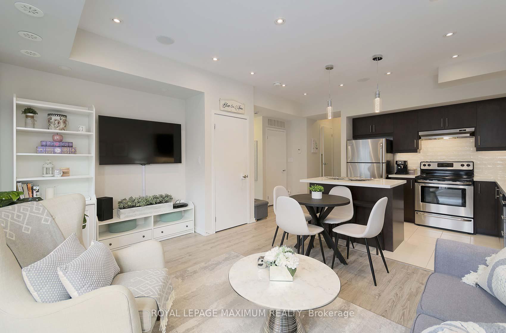 2 Bedrooms Condo at 26 Bruce,  Vaughan For sale