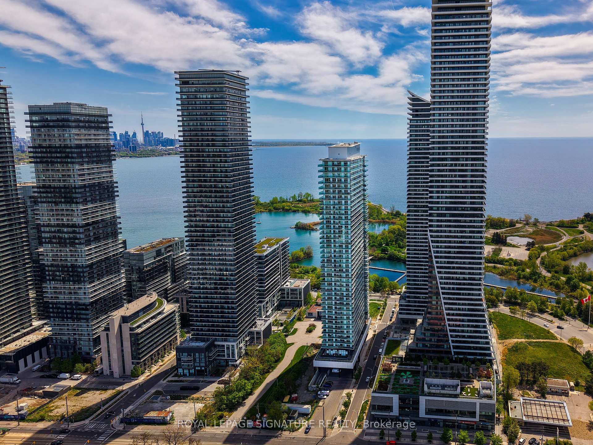 2 Bedrooms Condo at 33 Shore Breeze, Toronto For sale