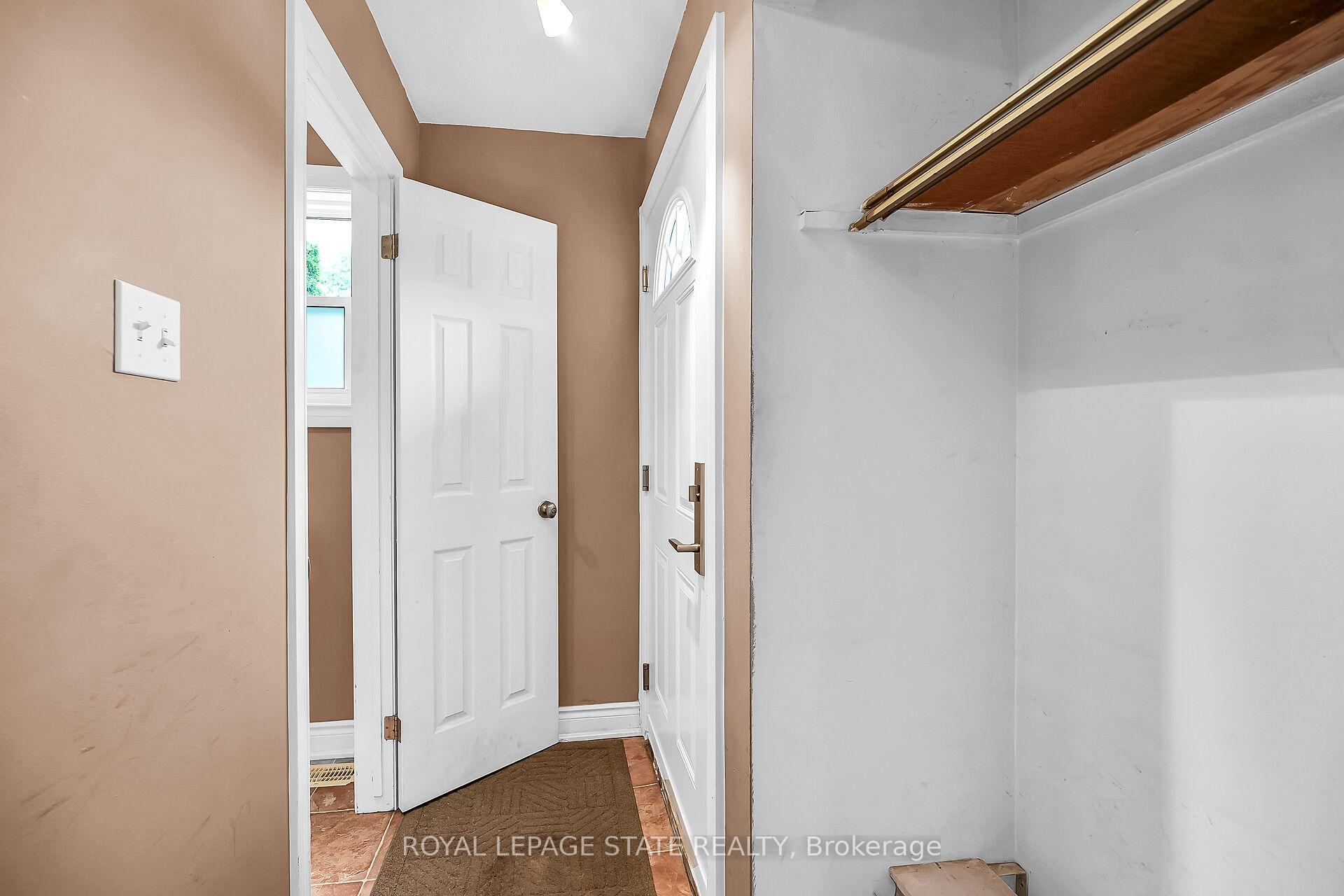 3 Bedrooms Condo at 977 Francis, Burlington For sale