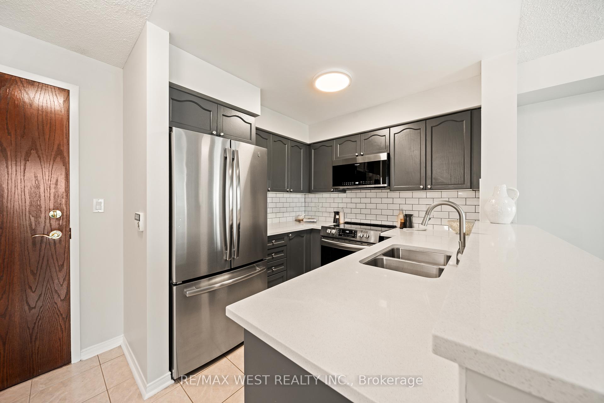 2 Bedrooms Condo at 7 Michael Power, Toronto For sale