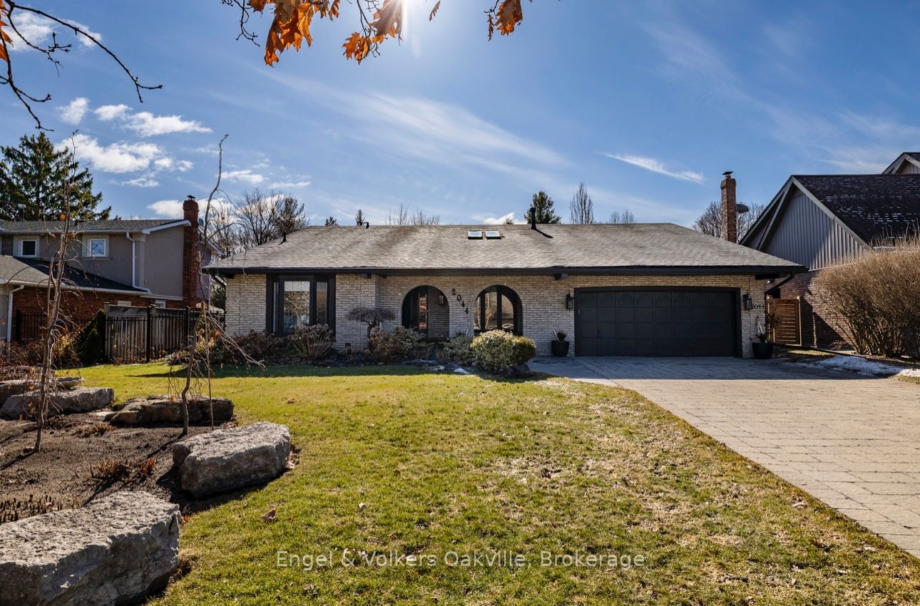 2044 Mississauga Road, Mississauga, ON L5H 2K6