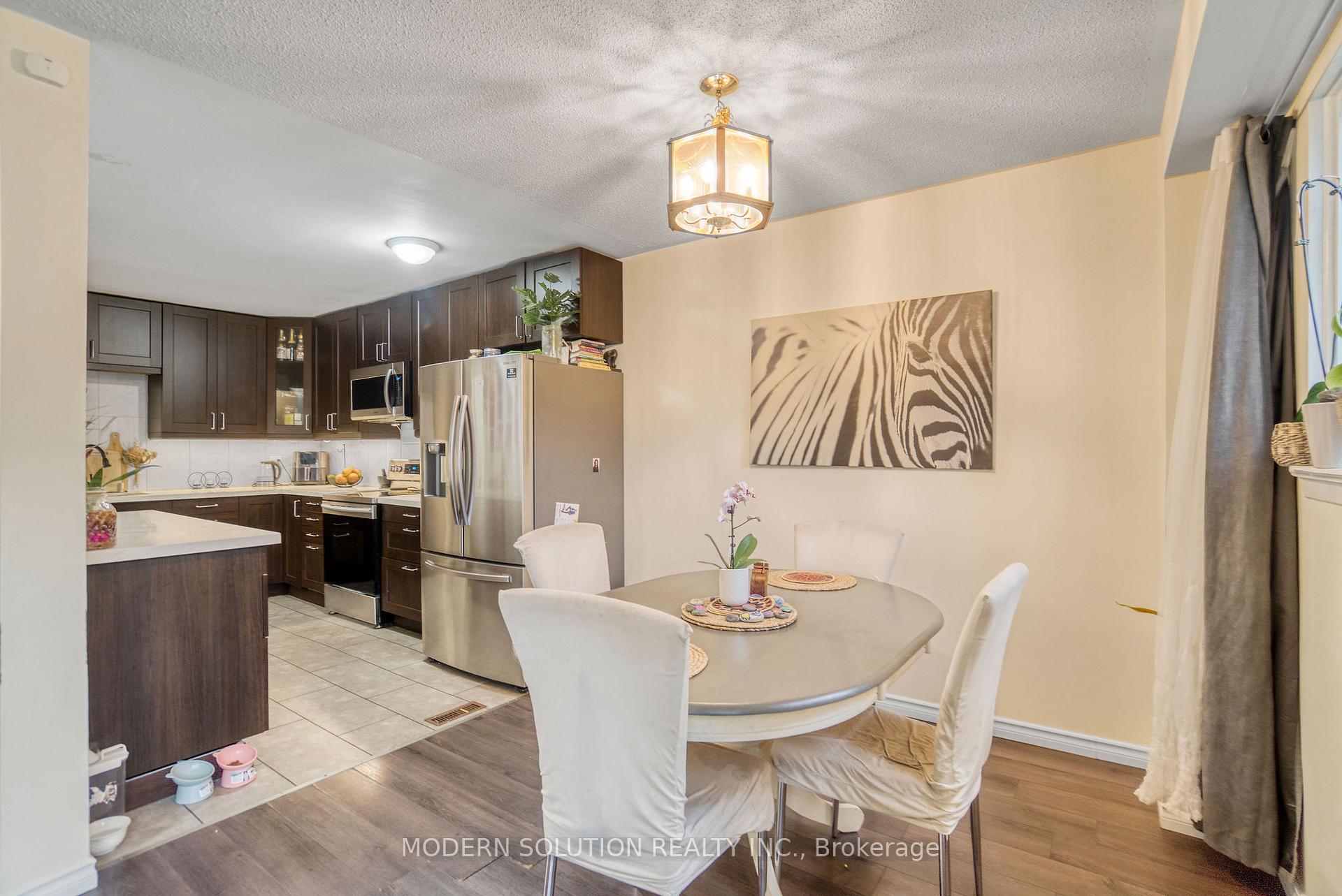 3 Bedrooms Condo at 341 Military, Toronto For sale