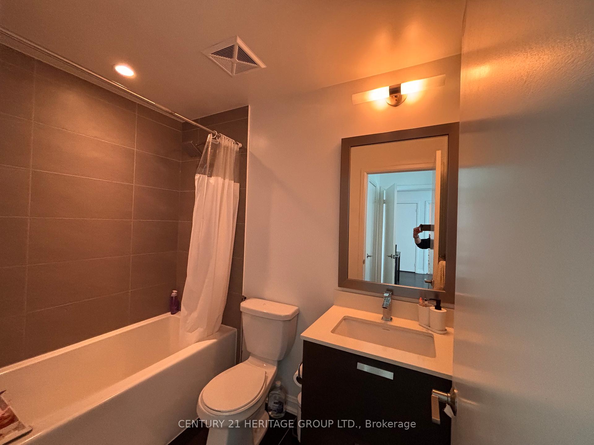 3 Bedrooms Condo at 9 Bogert, Toronto For sale