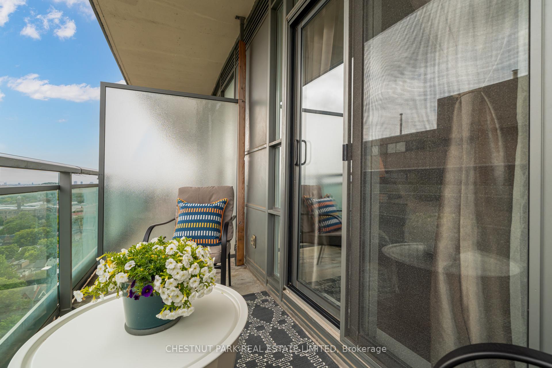 2 Bedrooms Condo at 736 Spadina, Toronto For sale
