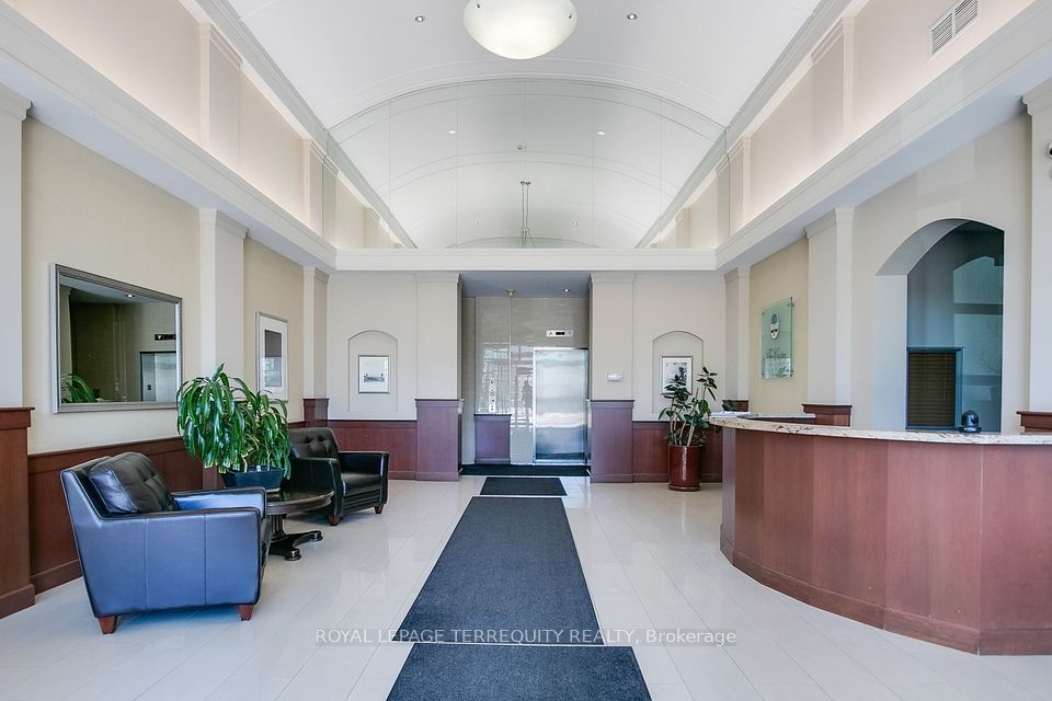 Modern Foyer Entrance to Greet Your Visitors!
