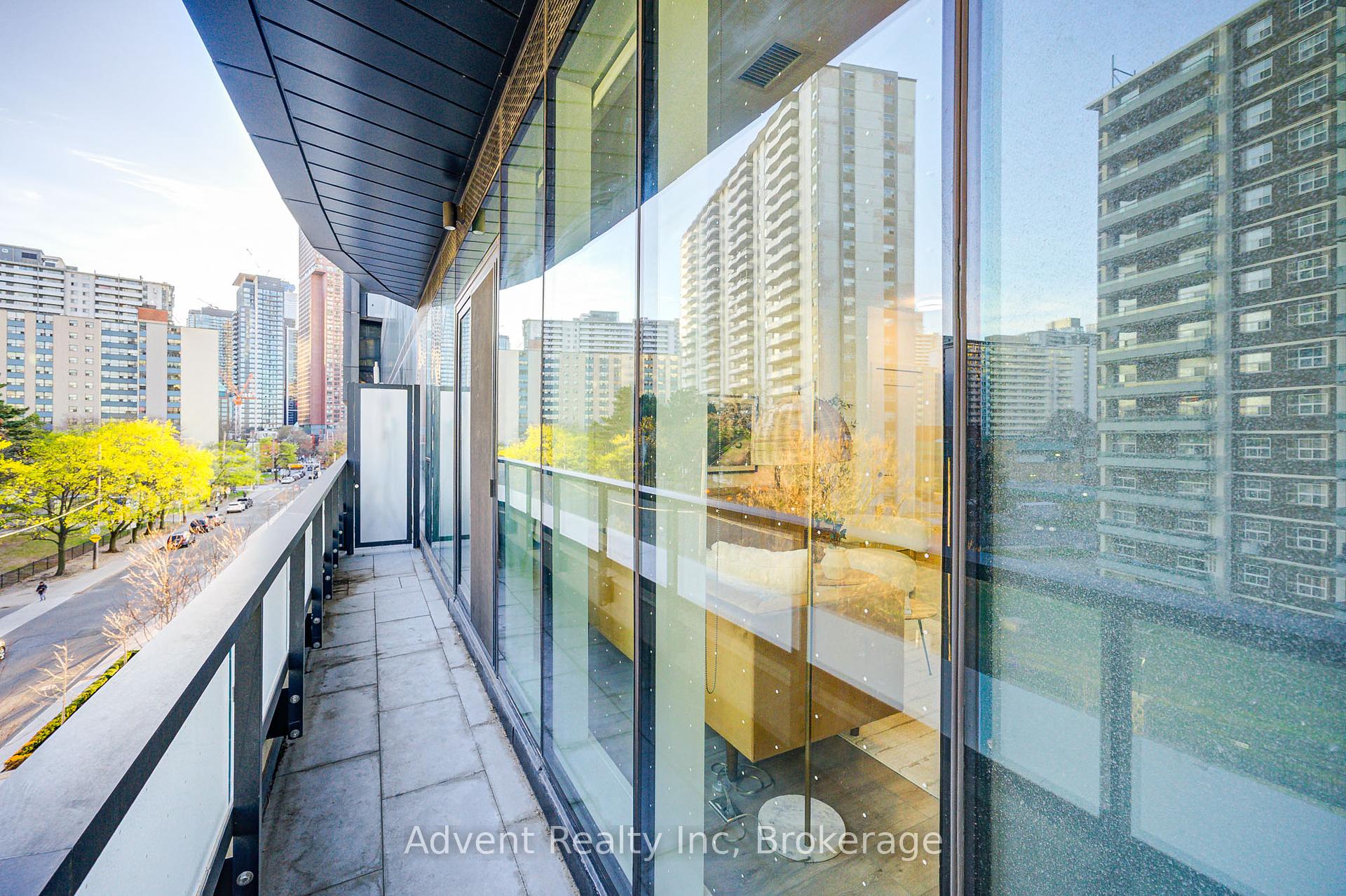 2 Bedrooms Condo at 585 Bloor,  Toronto For sale