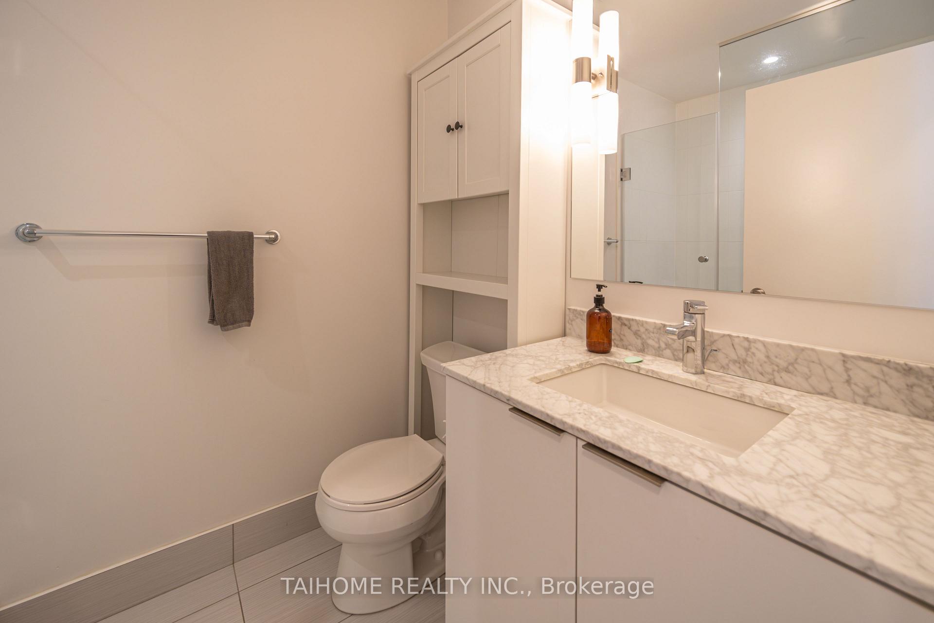 2 Bedrooms Condo at 955 Bay, Toronto For sale
