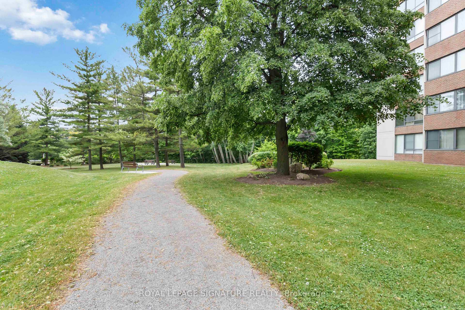 2 Bedrooms Condo at 1230 Marlborough, Oakville For sale