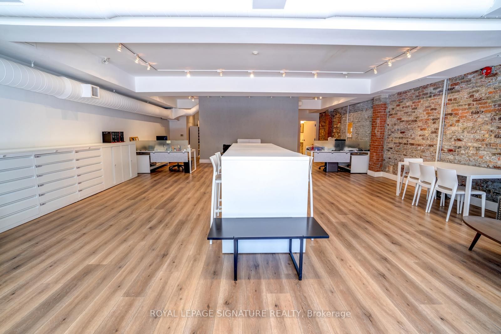 926 King Street W, #Main