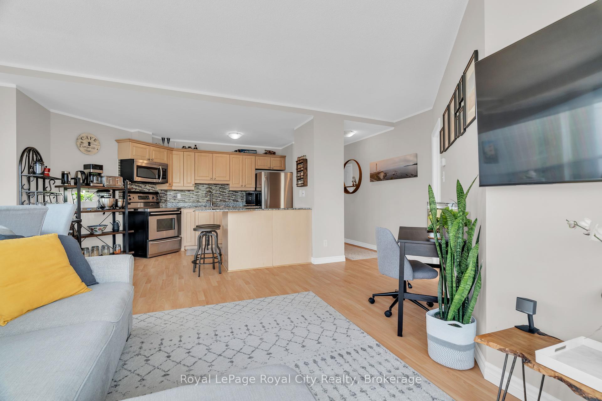 2 Bedrooms Condo at 135 James, Hamilton For sale